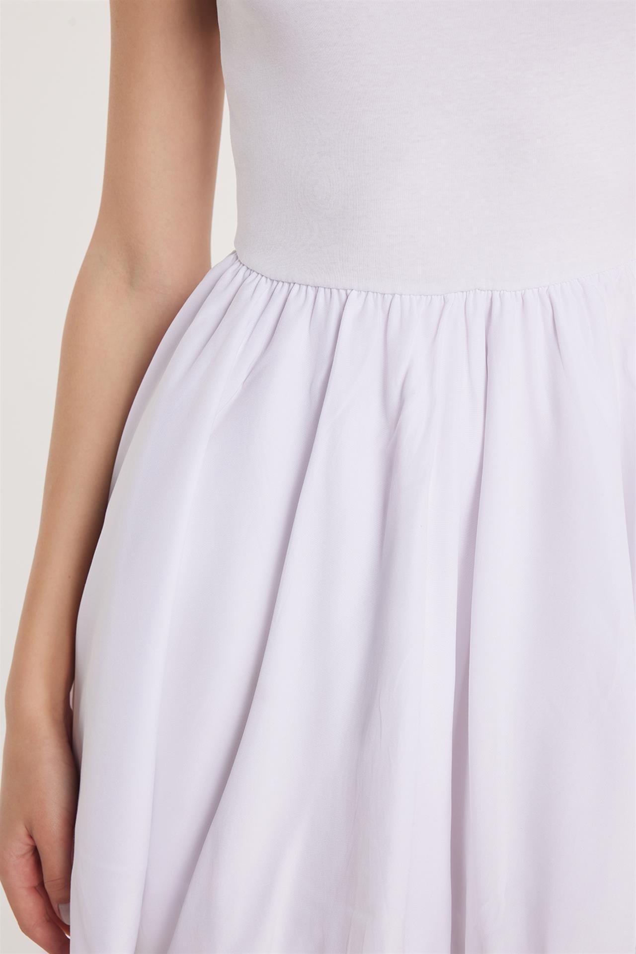 Kadın Slim Fit Dar Kesim Askılı Sırt Dekolteli Beyaz Elbise