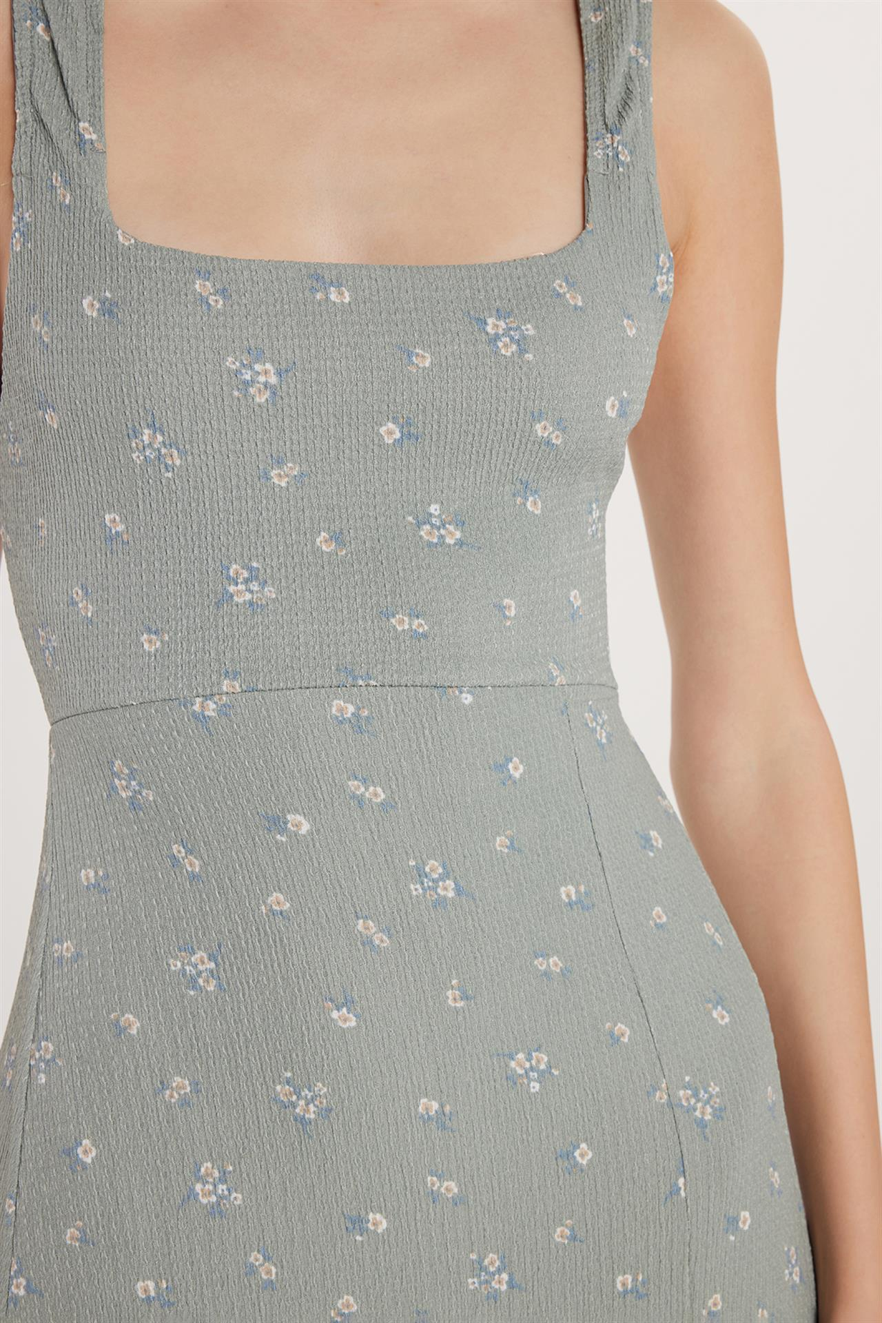 Kadın Slim Fit Dar Kesim İnce Askılı Kare Yaka Baskılı Gofre Kumaş Haki Elbise
