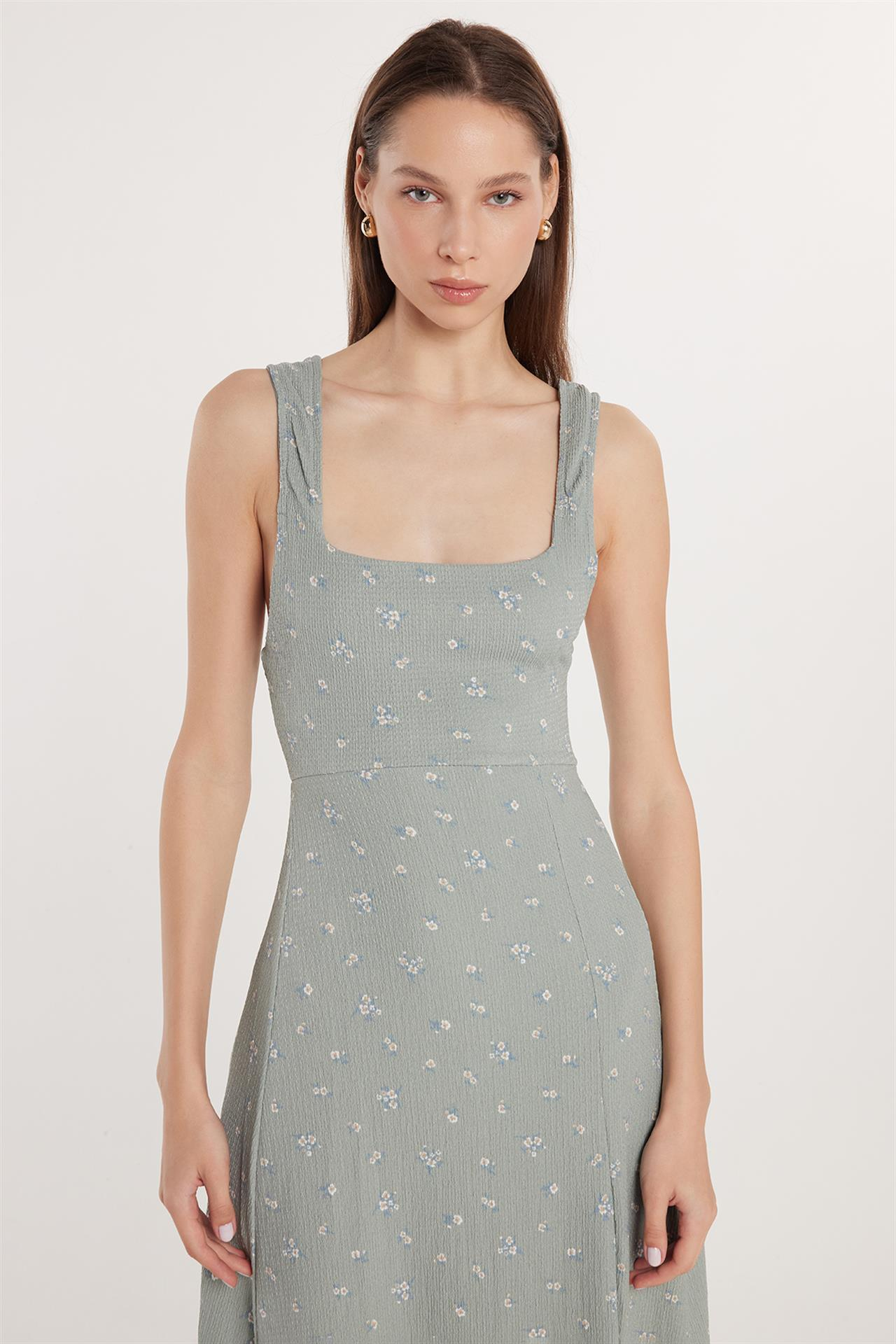 Kadın Slim Fit Dar Kesim İnce Askılı Kare Yaka Baskılı Gofre Kumaş Haki Elbise