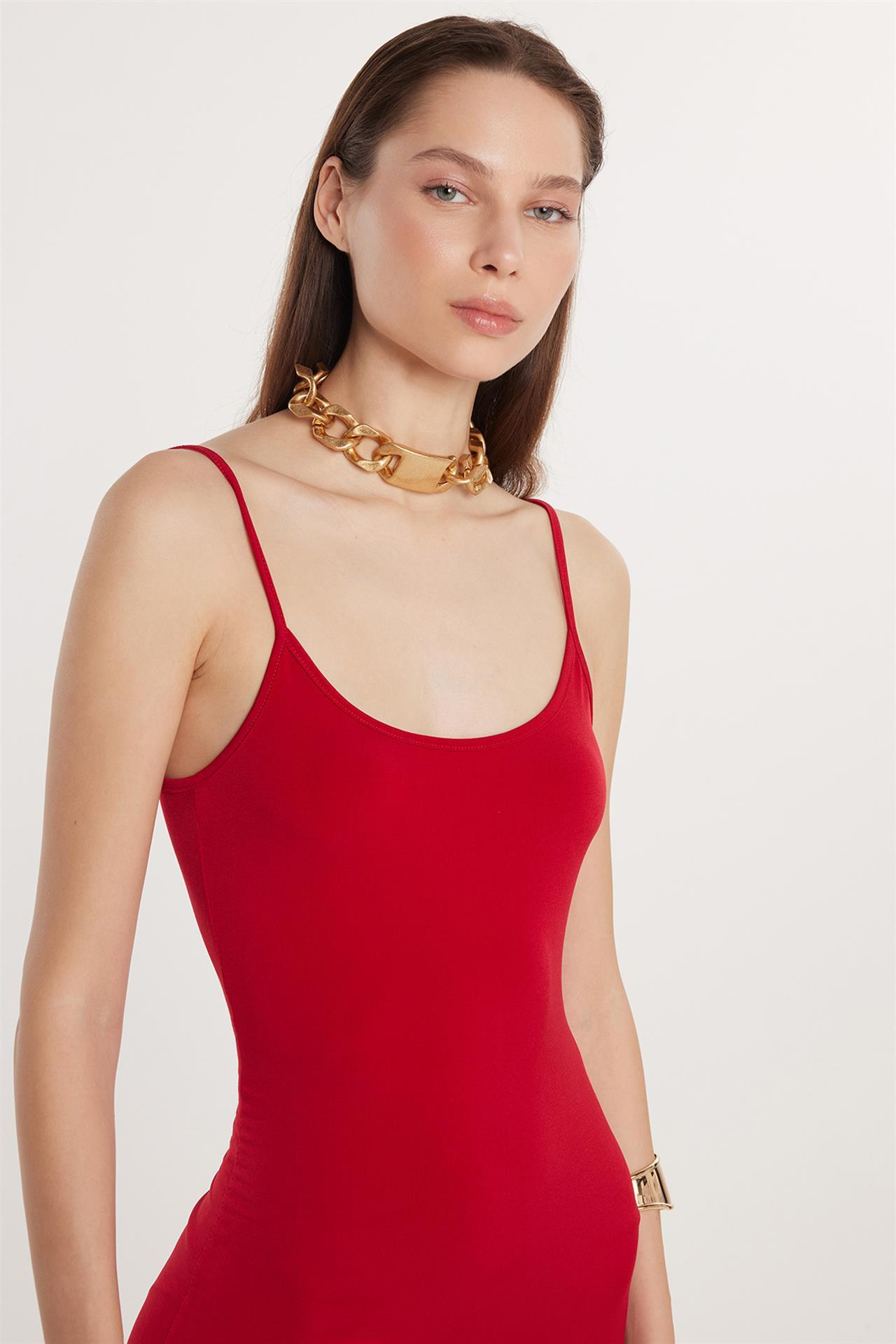 Kadın Slim Fit Dar Kesim İnce Askılı Sandy Kumaş Kırmızı U Yaka Uzun Elbise