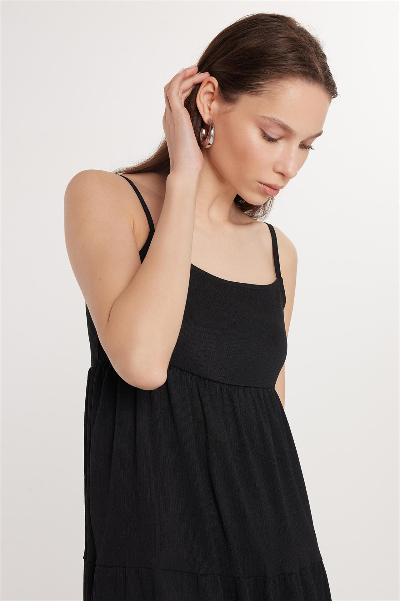 Kadın Slim Fit Dar Kesim İnce Askılı U Yaka Midi Siyah Elbise