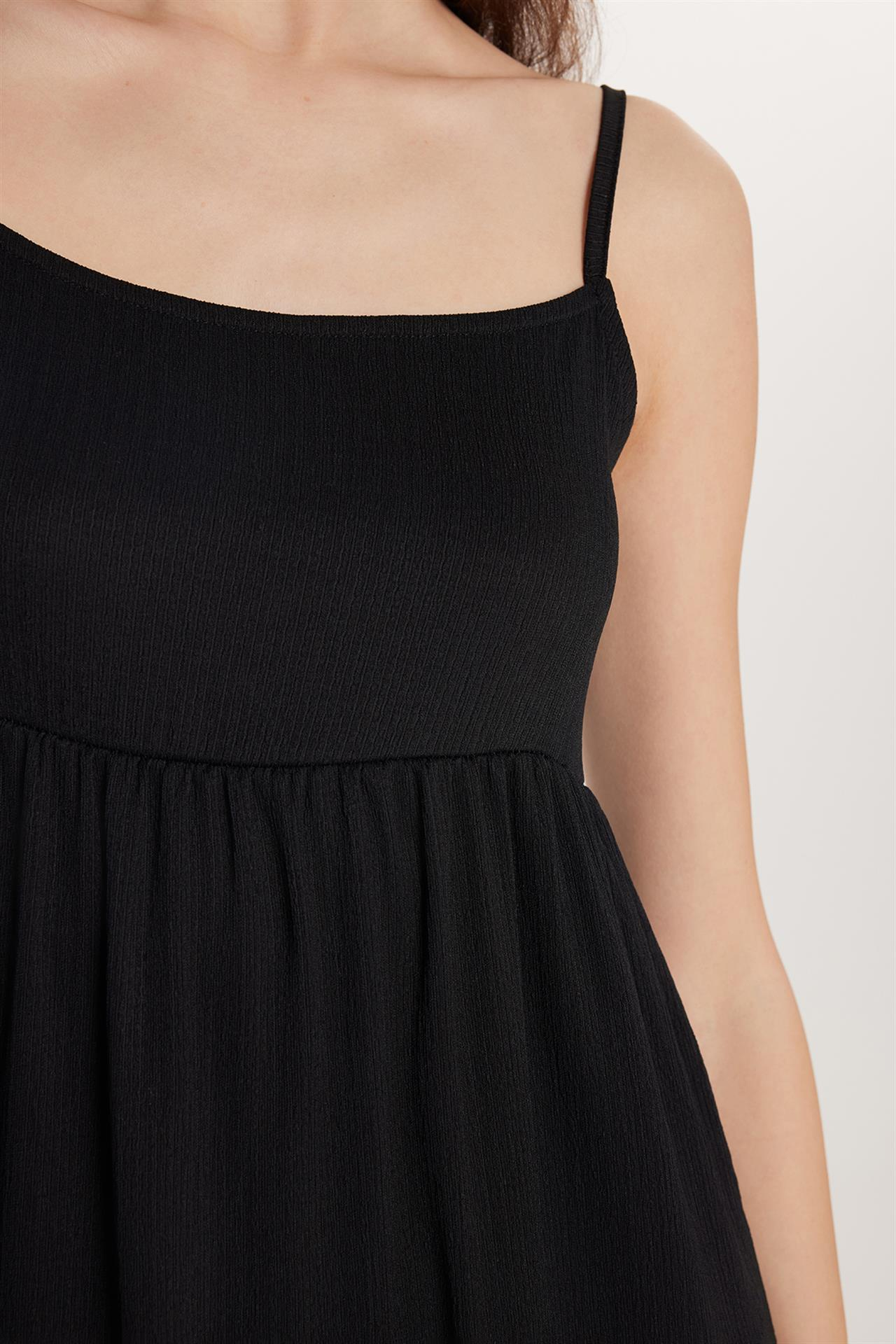 Kadın Slim Fit Dar Kesim İnce Askılı U Yaka Midi Siyah Elbise