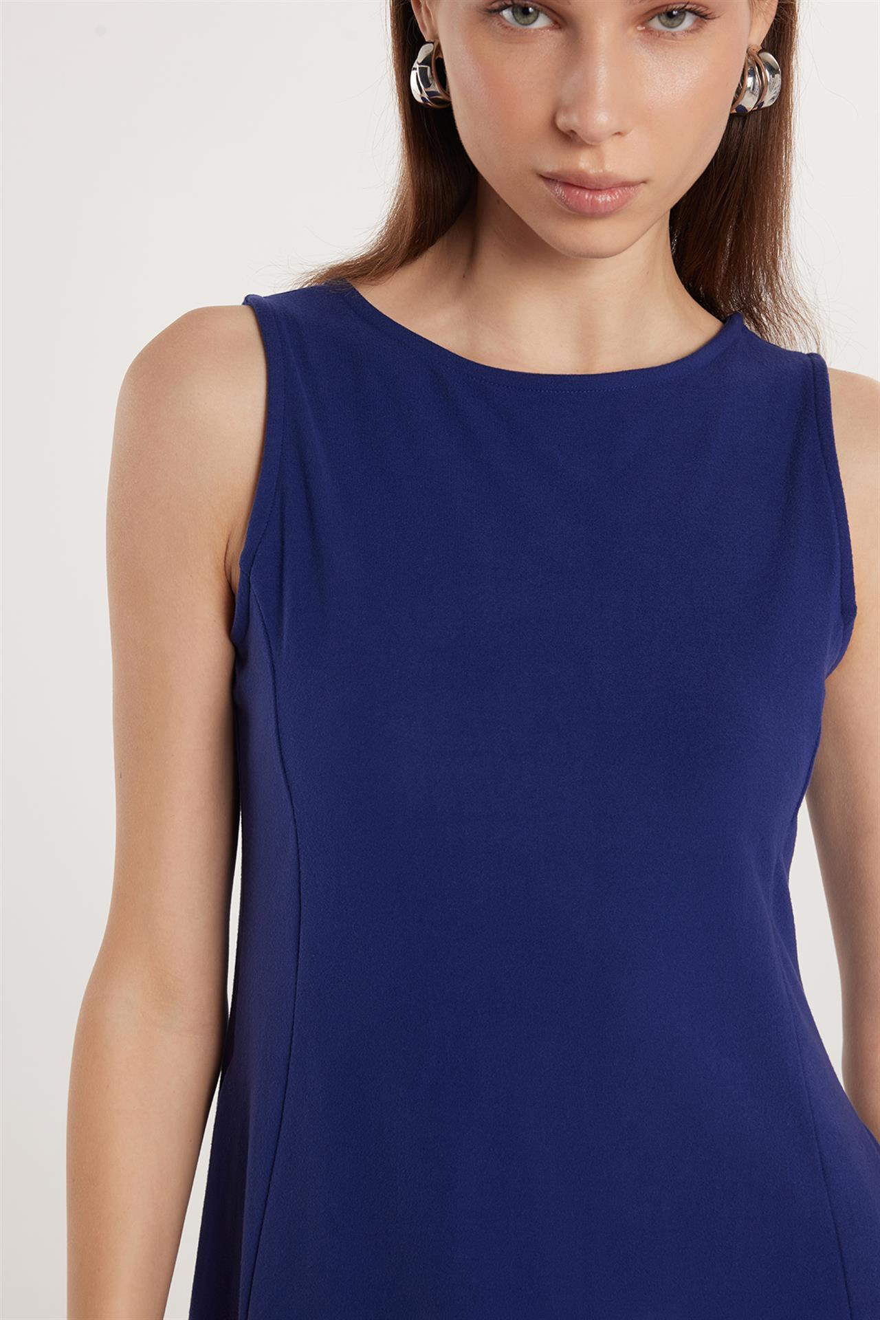 Kadın Slim Fit Dar Kesim Sıfır Kol Bisiklet Yaka Lacivert Elbise