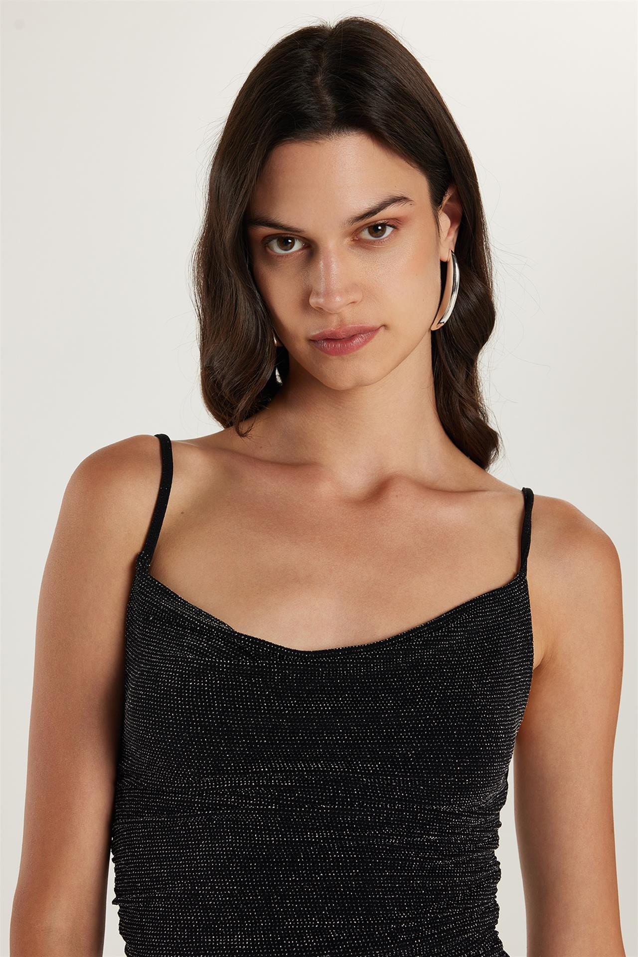 Kadın Slim Fit Dar Kesim Simli İnce Askılı Siyah Elbise