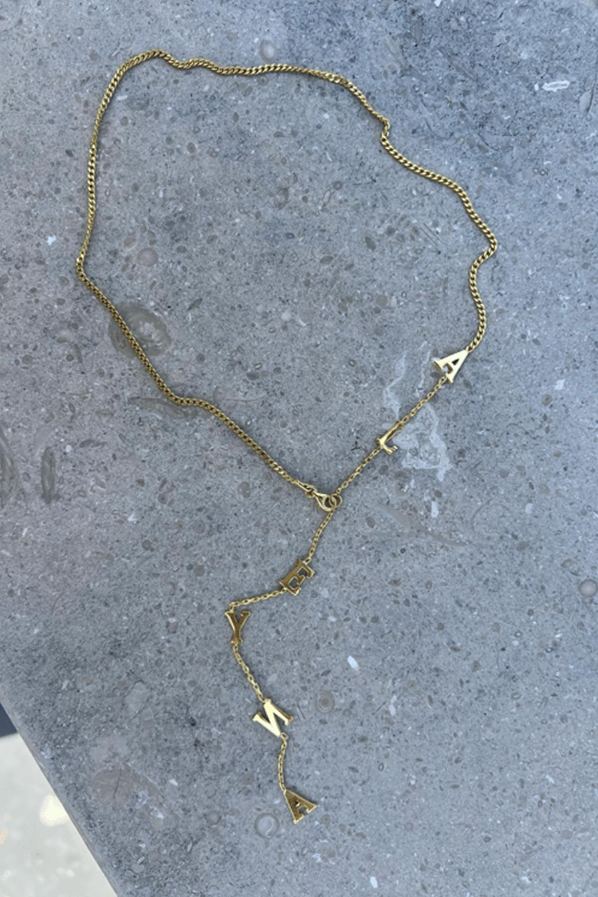 Minimalist Gold İsim Kolye