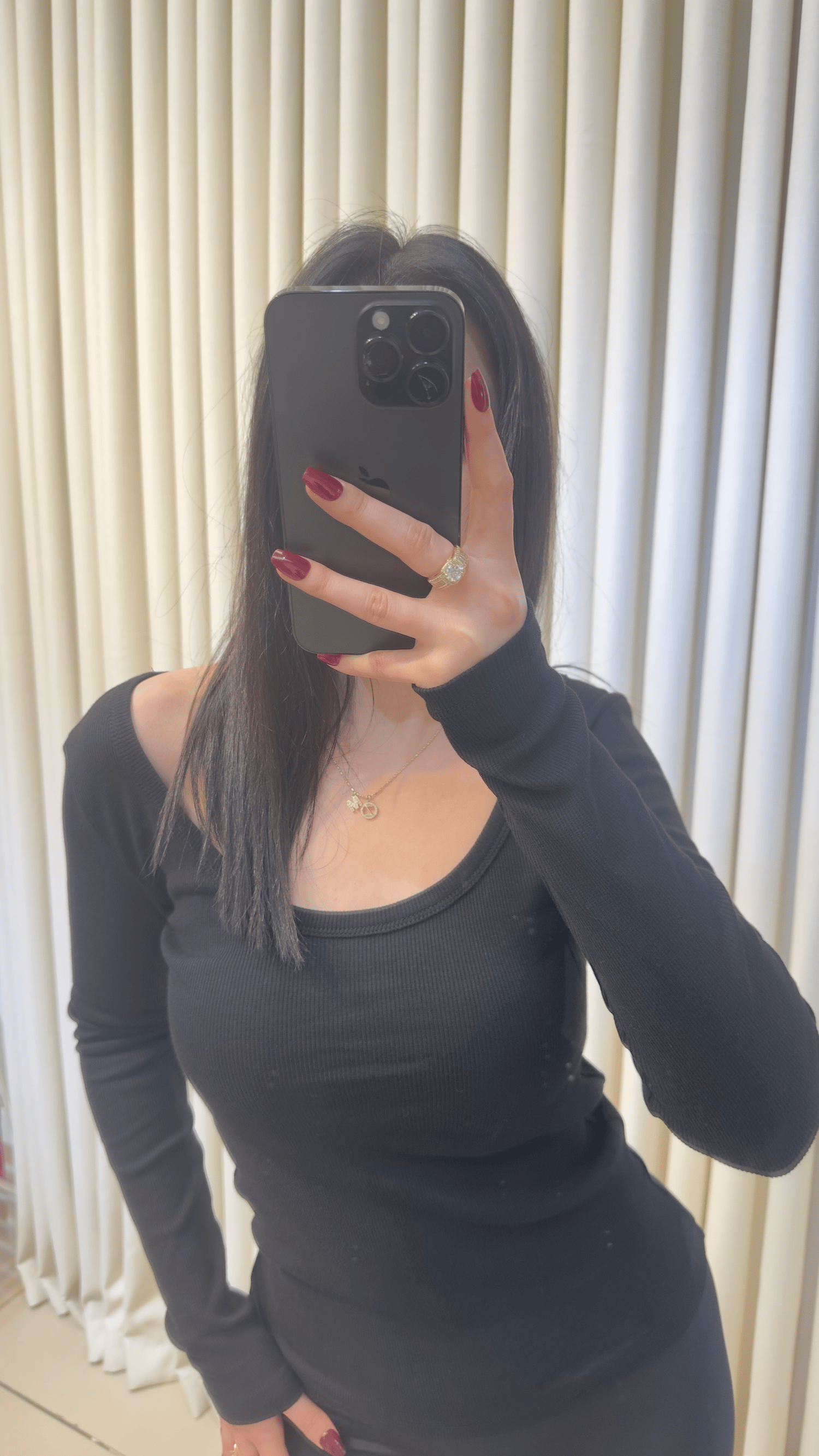 Geniş Yaka Siyah Uzun Kol Body
