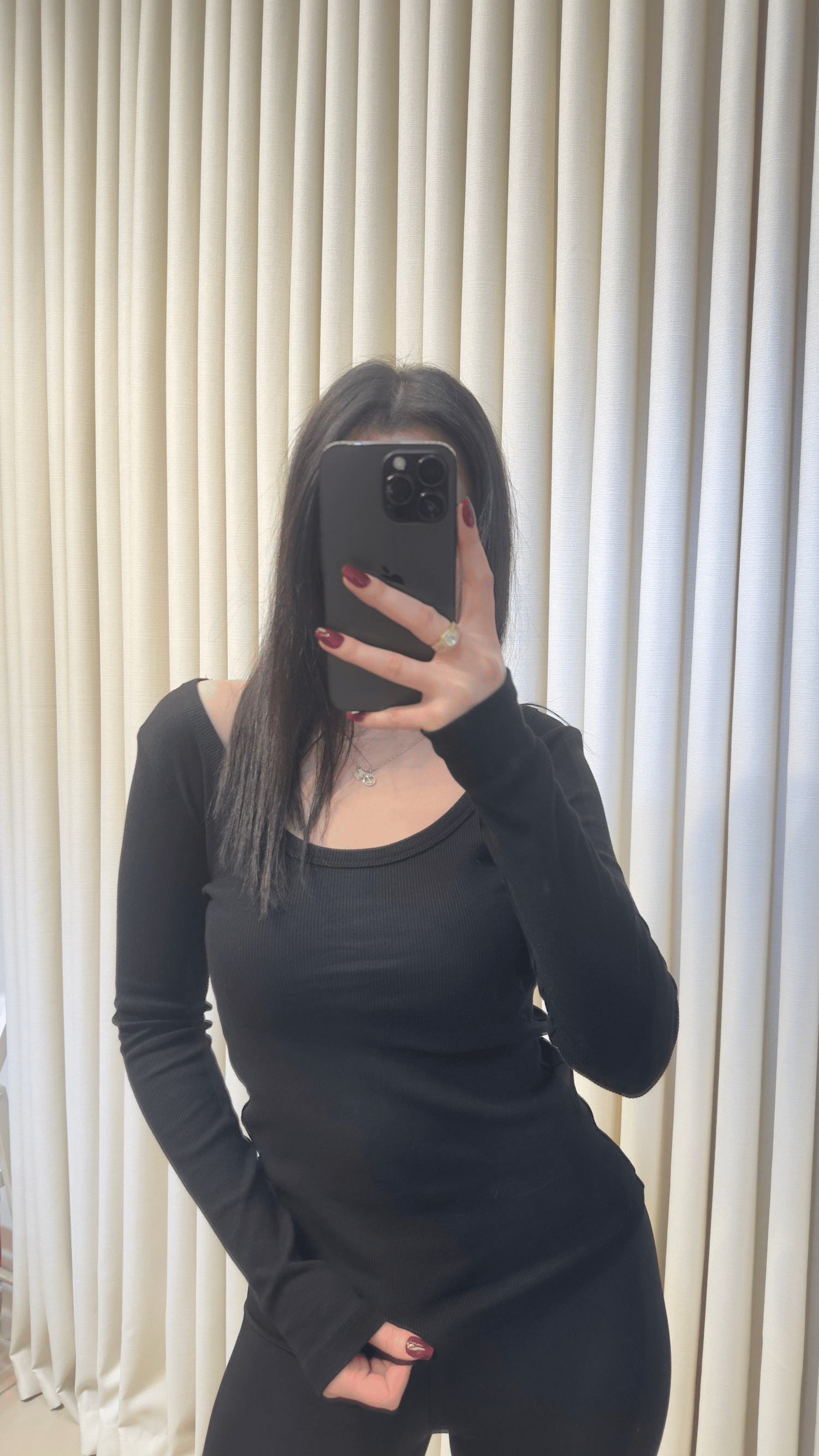 Geniş Yaka Siyah Uzun Kol Body