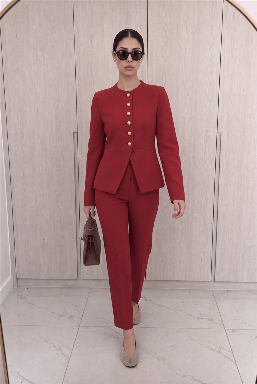 Bella Mücevher Düğmeli Hakim Yaka Ceket ve Dar Paça Pantolon Takım Bordo