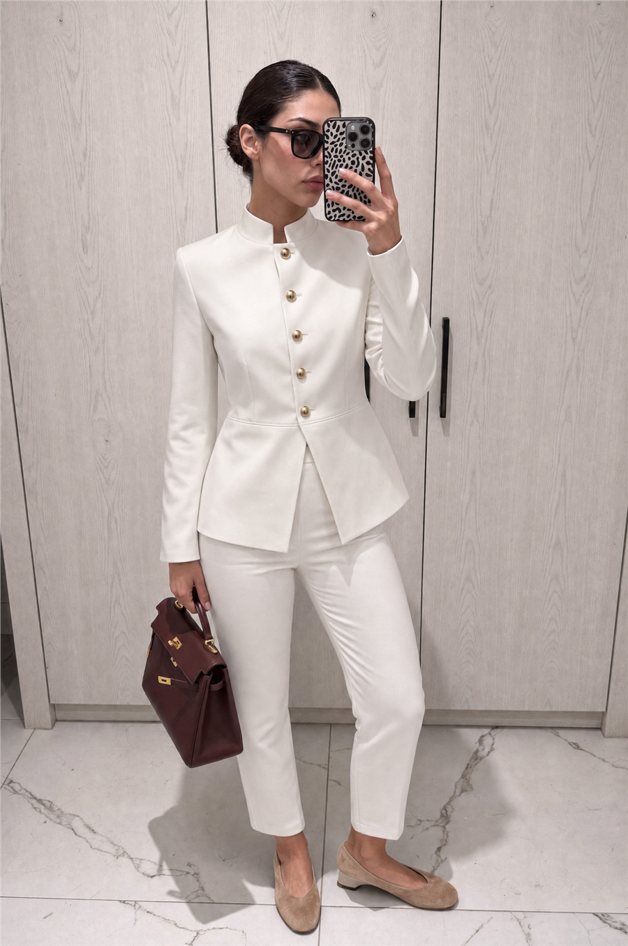 Bella Mücevher Düğmeli Hakim Yaka Ceket ve Dar Paça Pantolon Takım Ekru