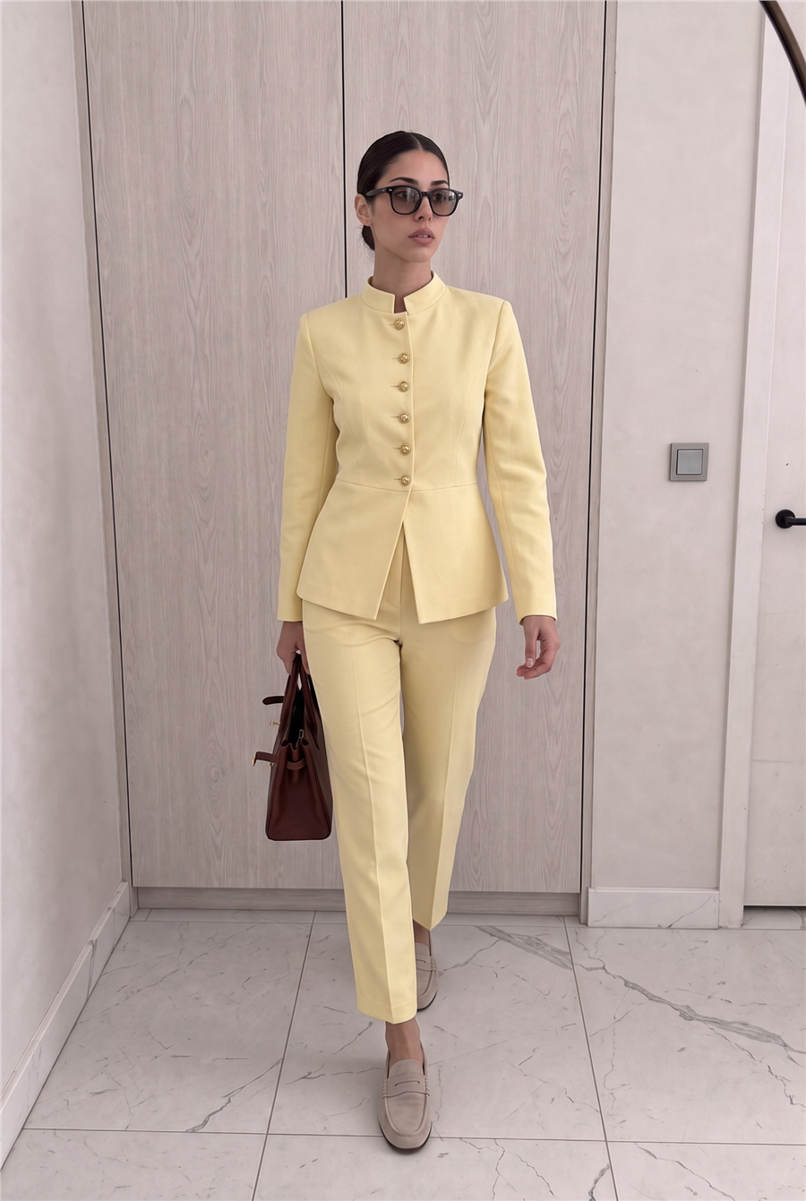 Bella Mücevher Düğmeli Hakim Yaka Ceket ve Dar Paça Pantolon Takım Sarı