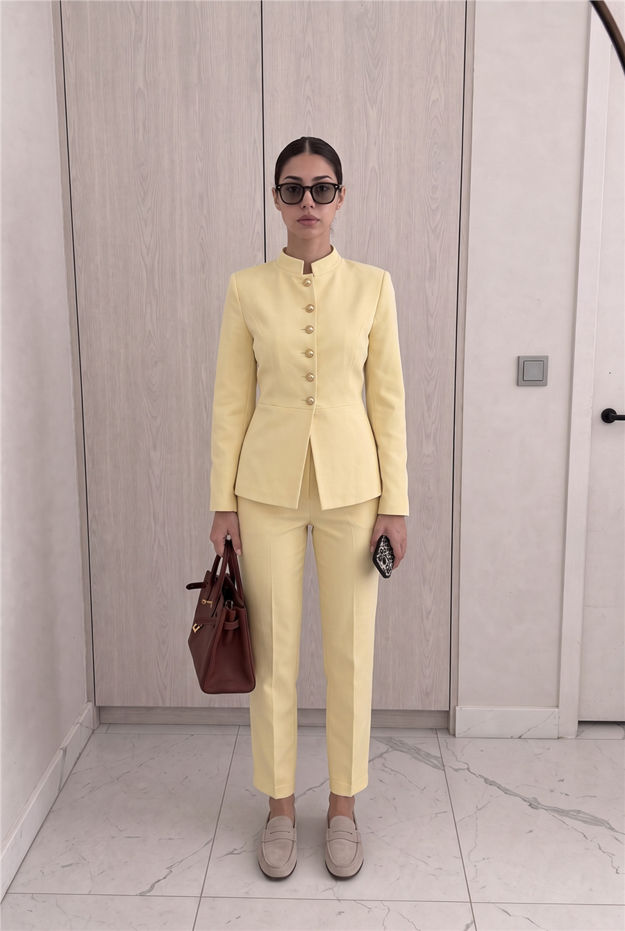 Bella Mücevher Düğmeli Hakim Yaka Ceket ve Dar Paça Pantolon Takım Sarı