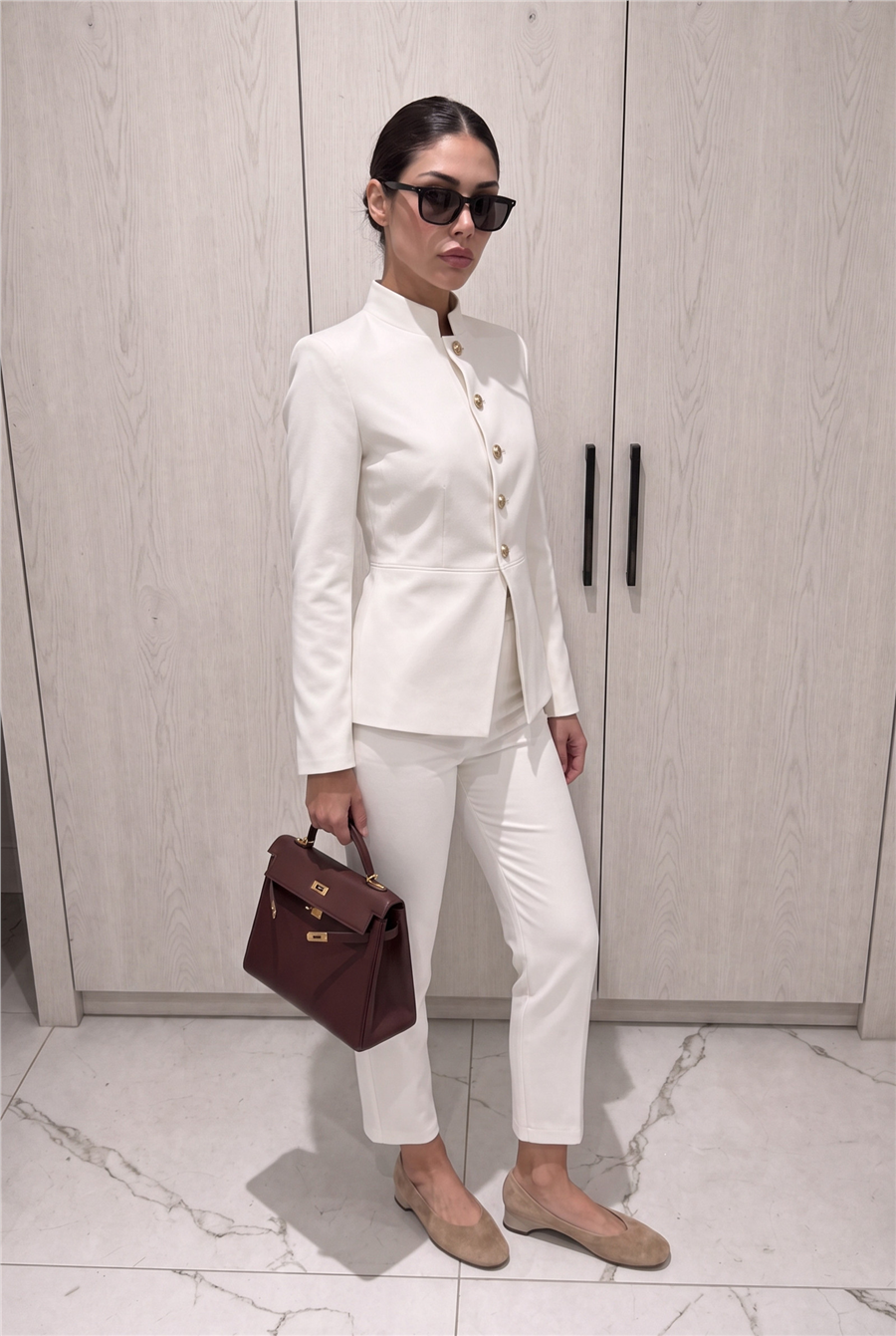 Bella Mücevher Düğmeli Hakim Yaka Ceket ve Dar Paça Pantolon Takım Ekru