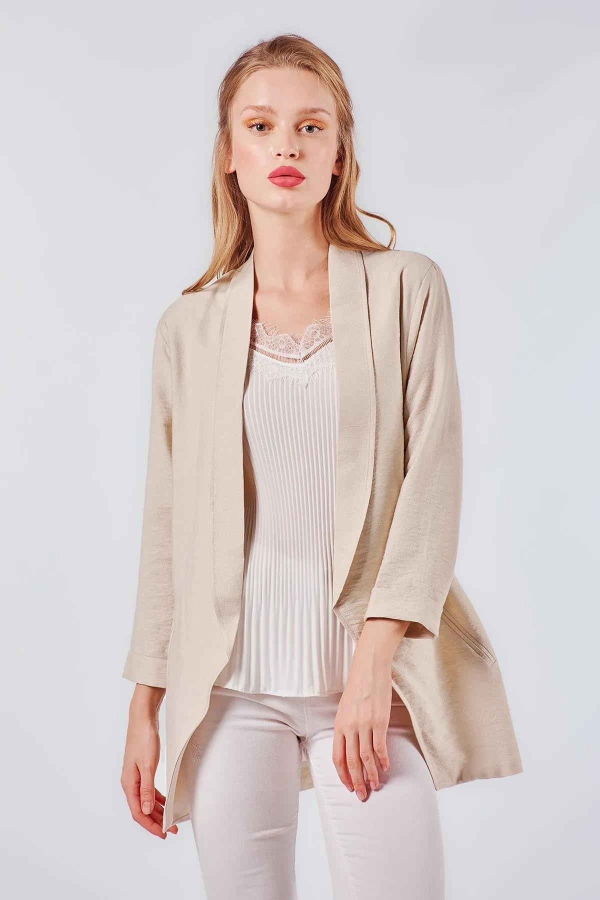 Cep Detaylı Bej Kadın Blazer Ceket