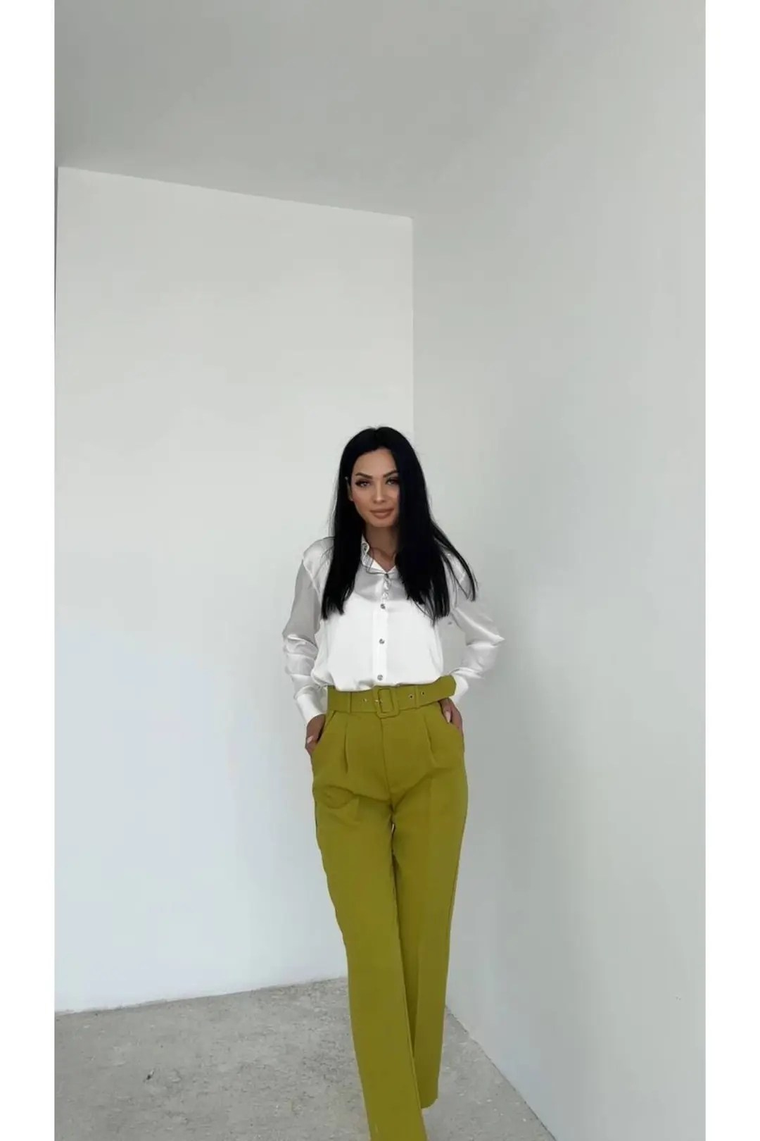 Dar Paça Klasik Kemerli Kumaş Pantolon Yağ Yeşili