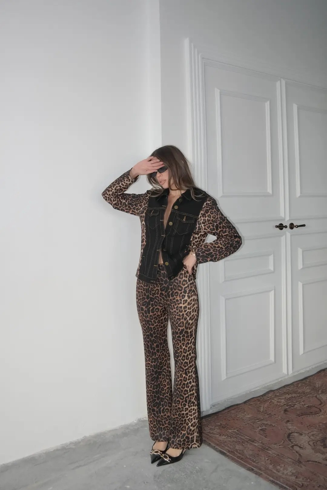 Leopar Detaylı Siyah Kot Ceket