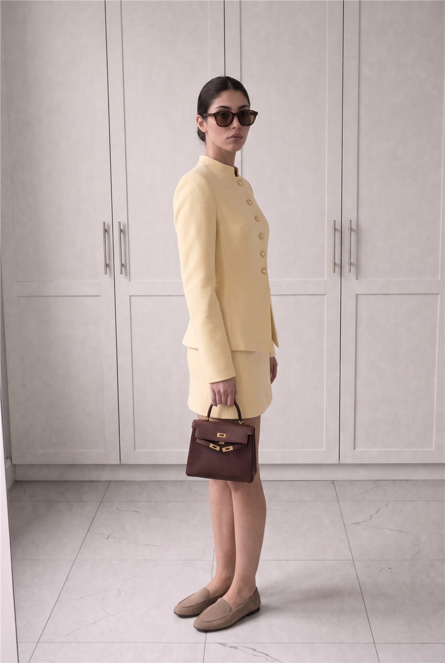 Millie Mücevher Düğmeli Hakim Yakalı Mini Etek Takım Sarı