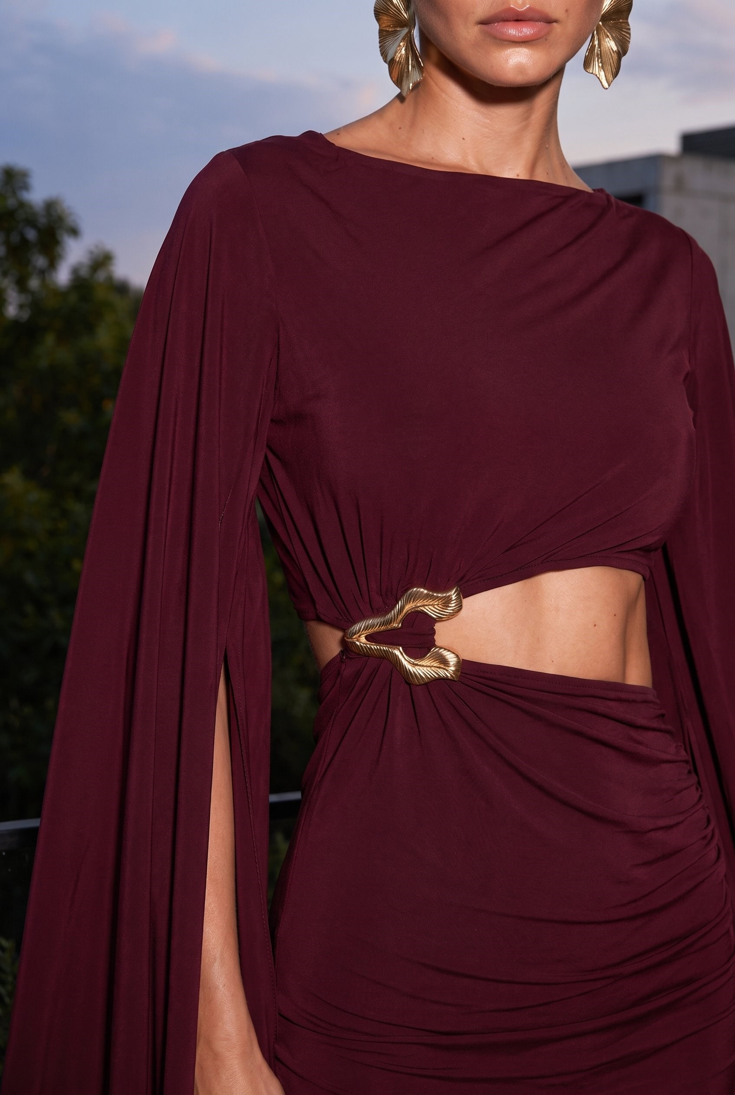 Noire Cape Cut-Out Uzun Elbise Bordo