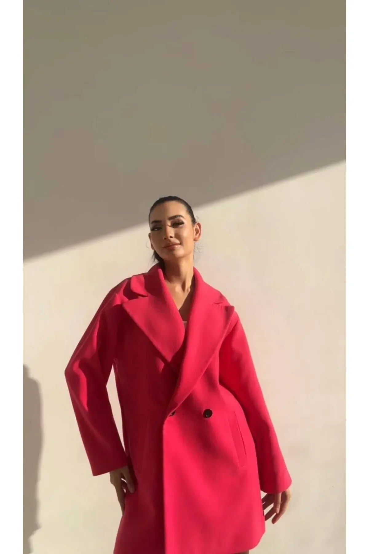 Oversize Geniş Kesim Düğmeli Kısa Kaşe Kaban Fuşya