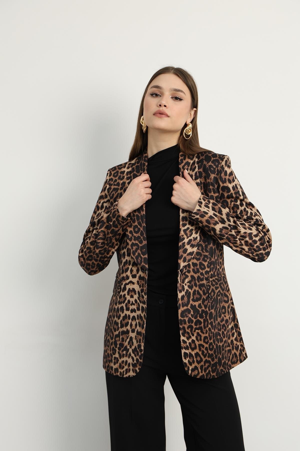Tek Düğmeli Leopar Desenli Ceket