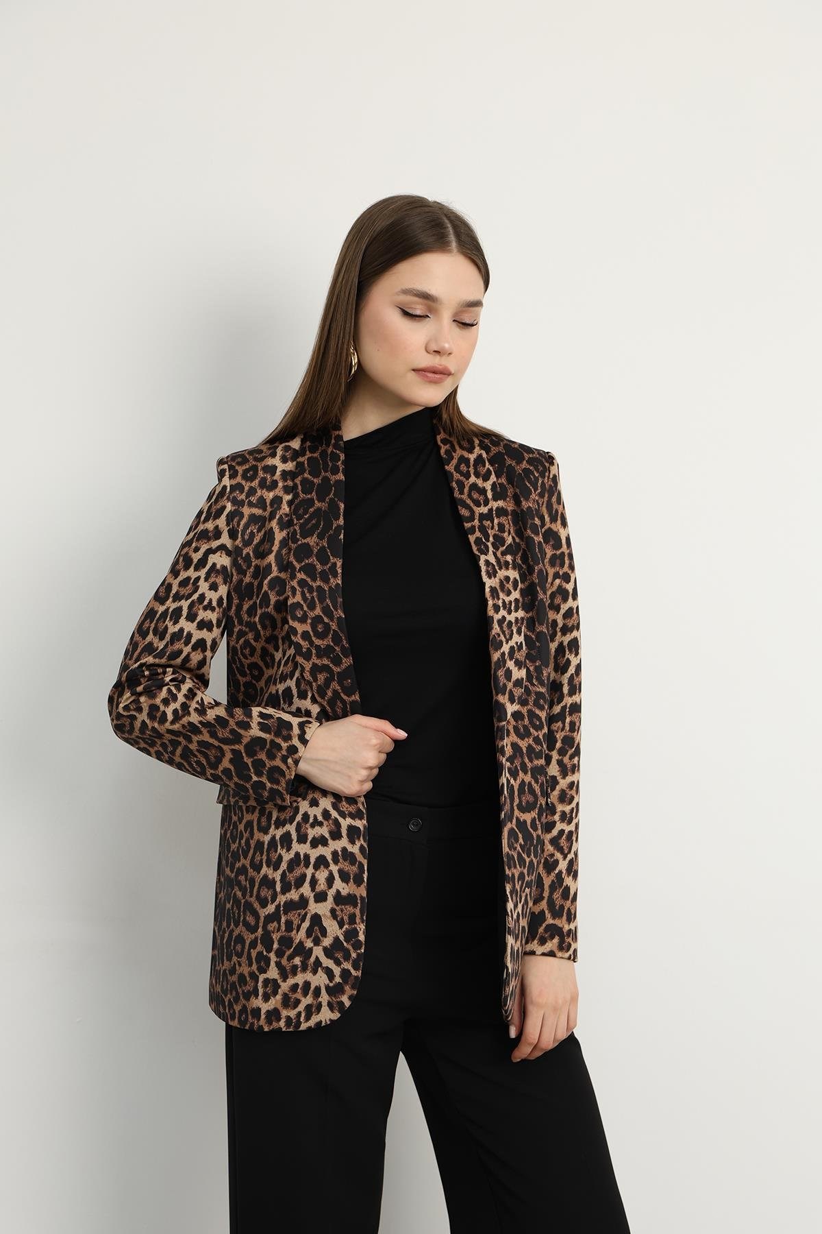 Tek Düğmeli Leopar Desenli Ceket