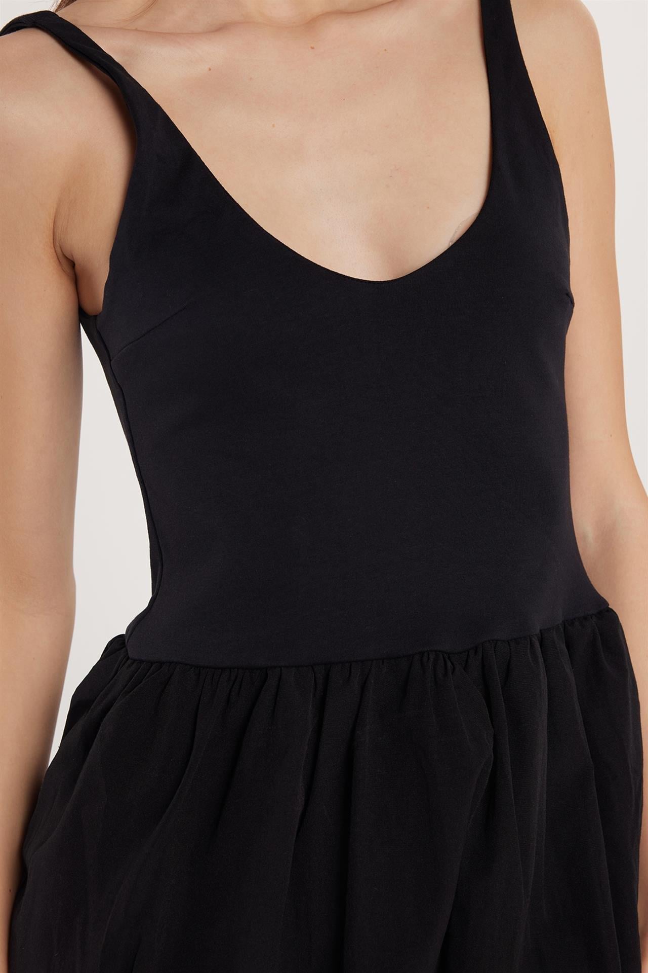 Kadın Slim Fit Dar Kesim İnce Askılı Balon Etek Siyah Elbise