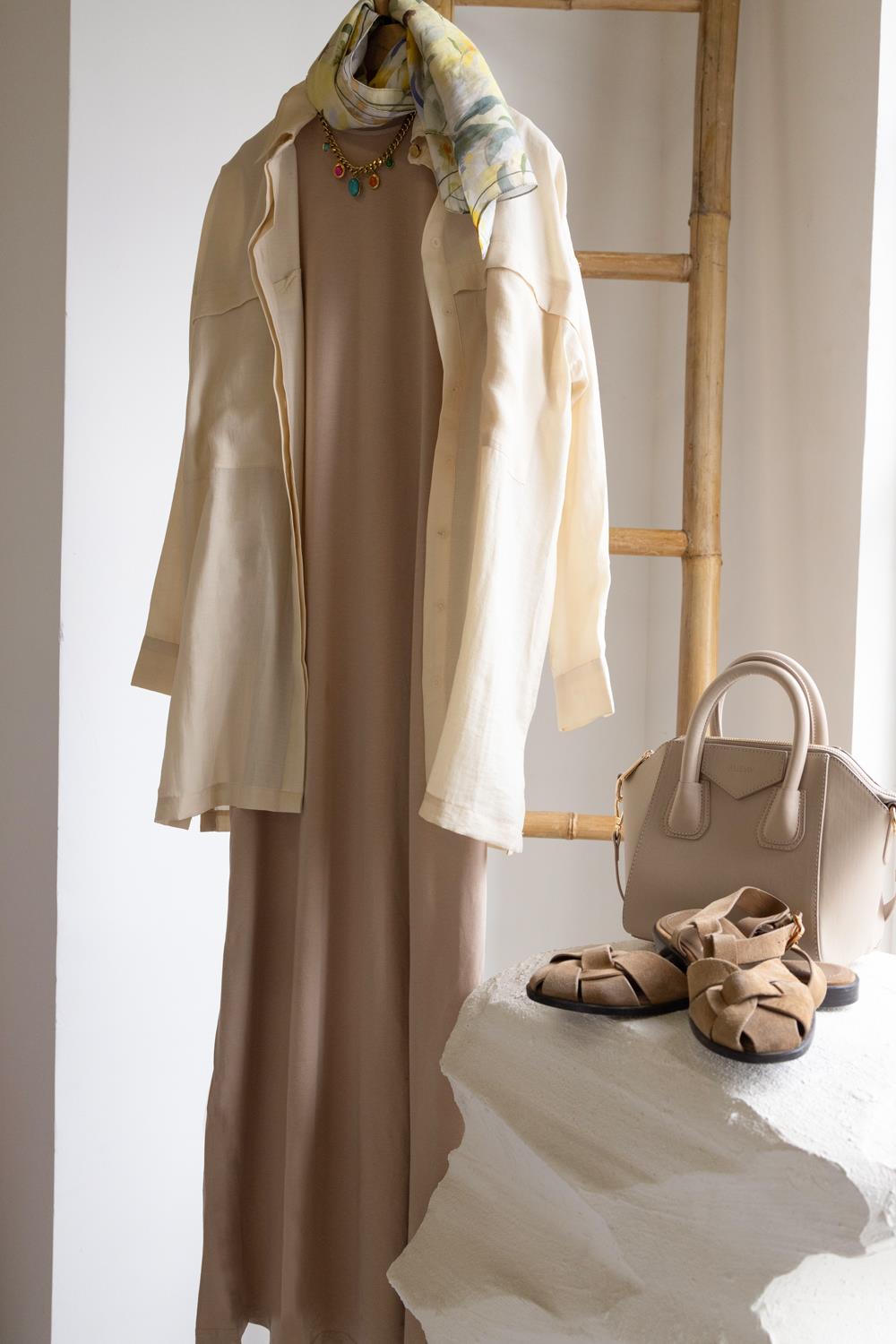 Bej01-Pamuklu Bisiklet Yaka Kolsuz İçlik Elbise