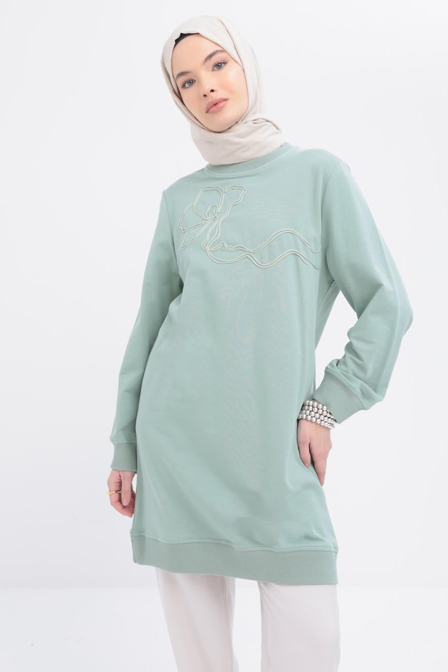 Defne-Önü Nakış Detaylı Sweat