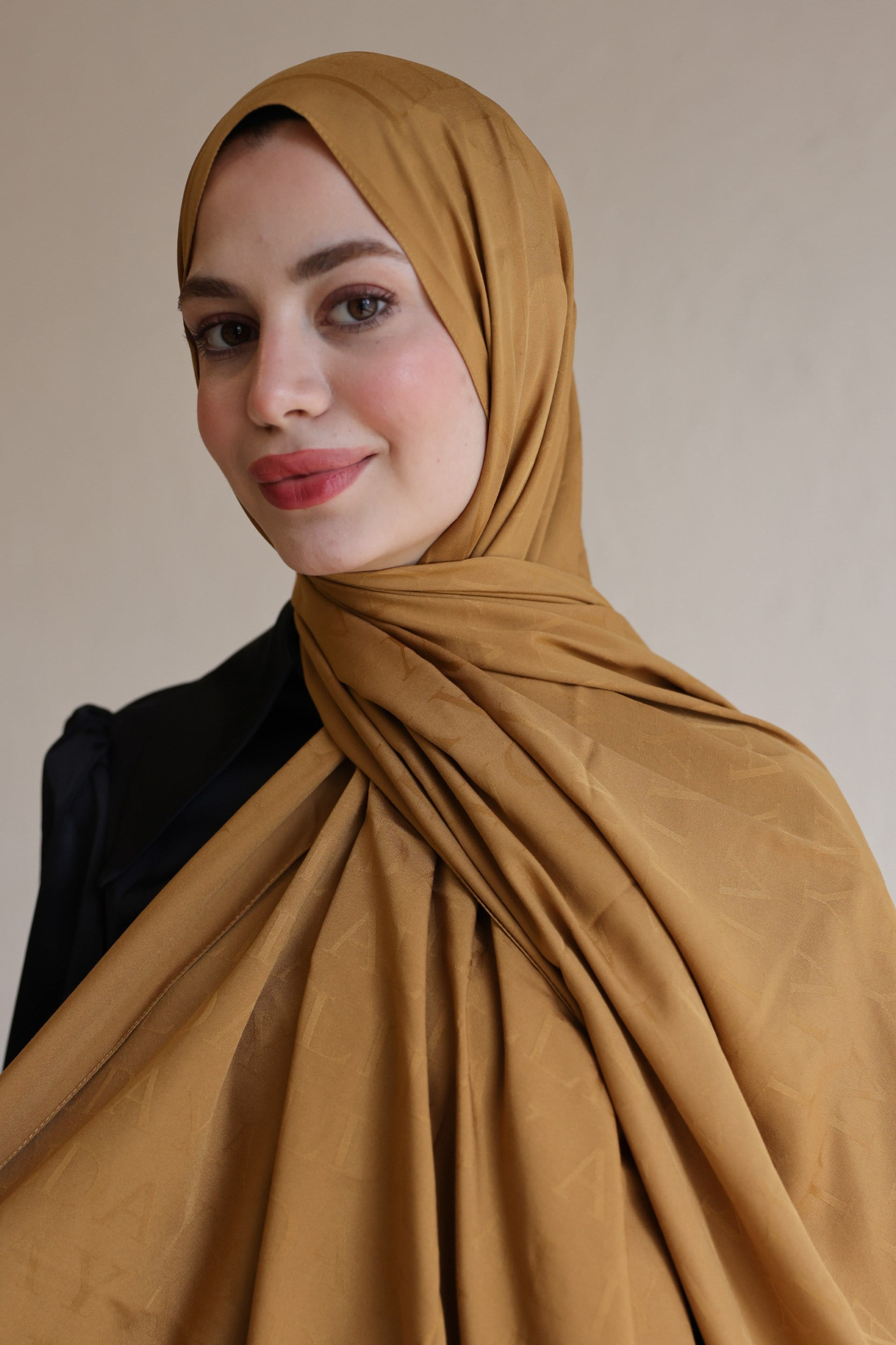Gold-Eknik Desenli Pamuklu Şal