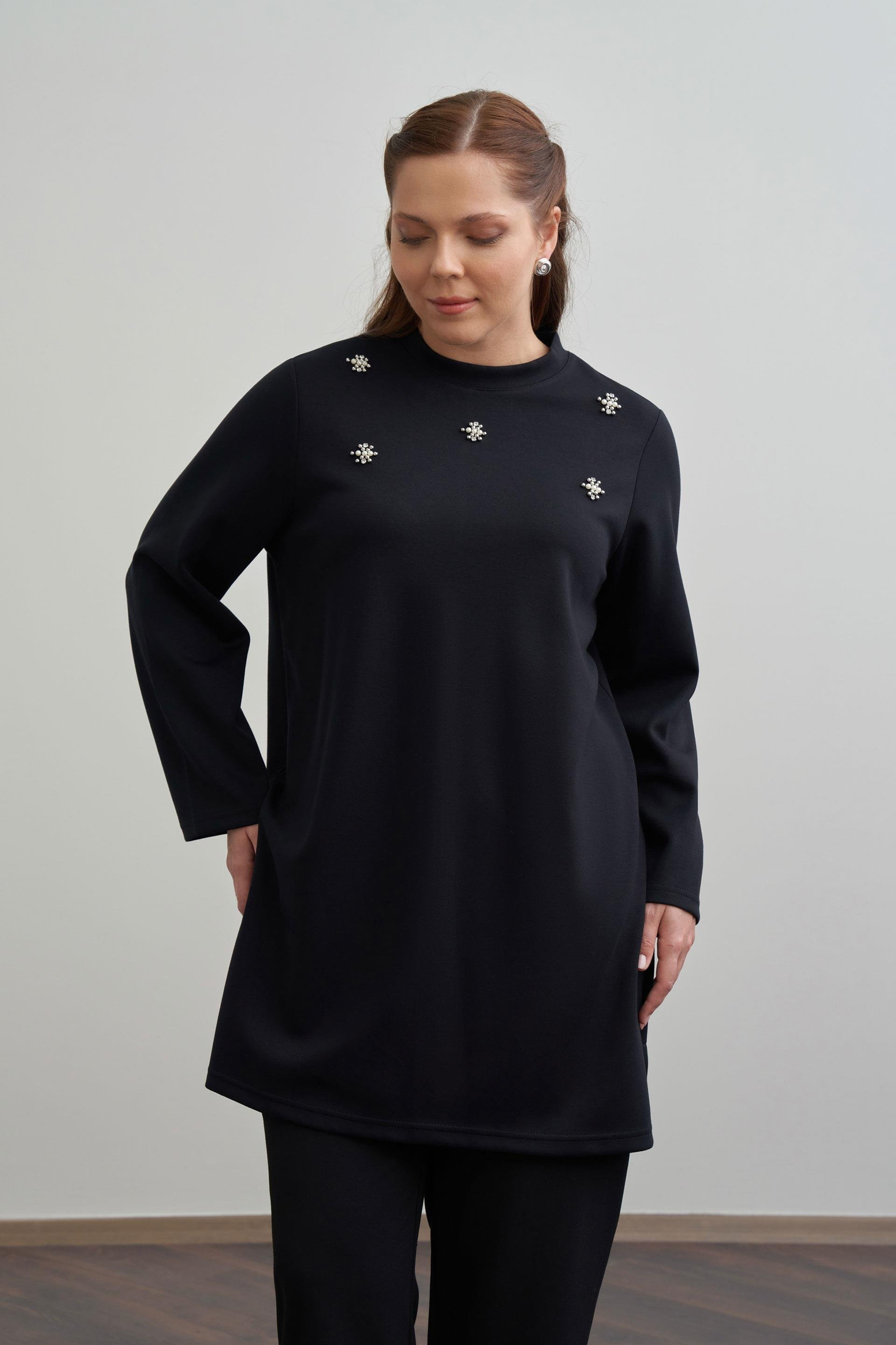 Siyah-İnci İşlemeli Tunik