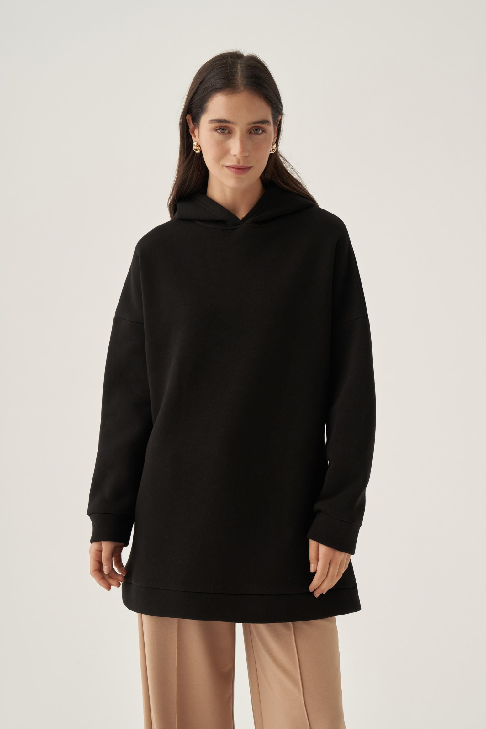 Siyah-Kapüşonlu Sweatshirt