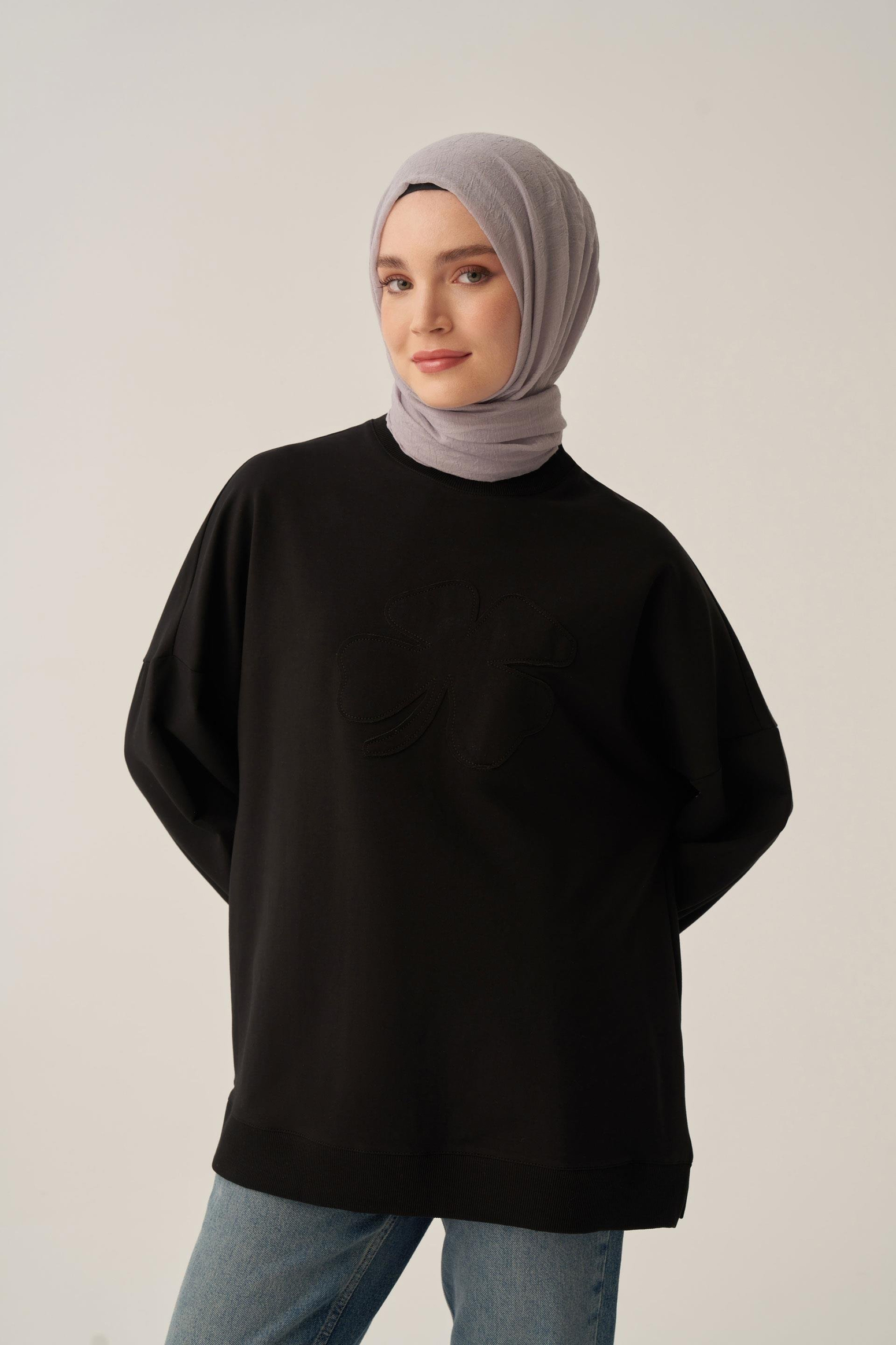 Siyah-Pamuklu Aplikeli Sweatsirt