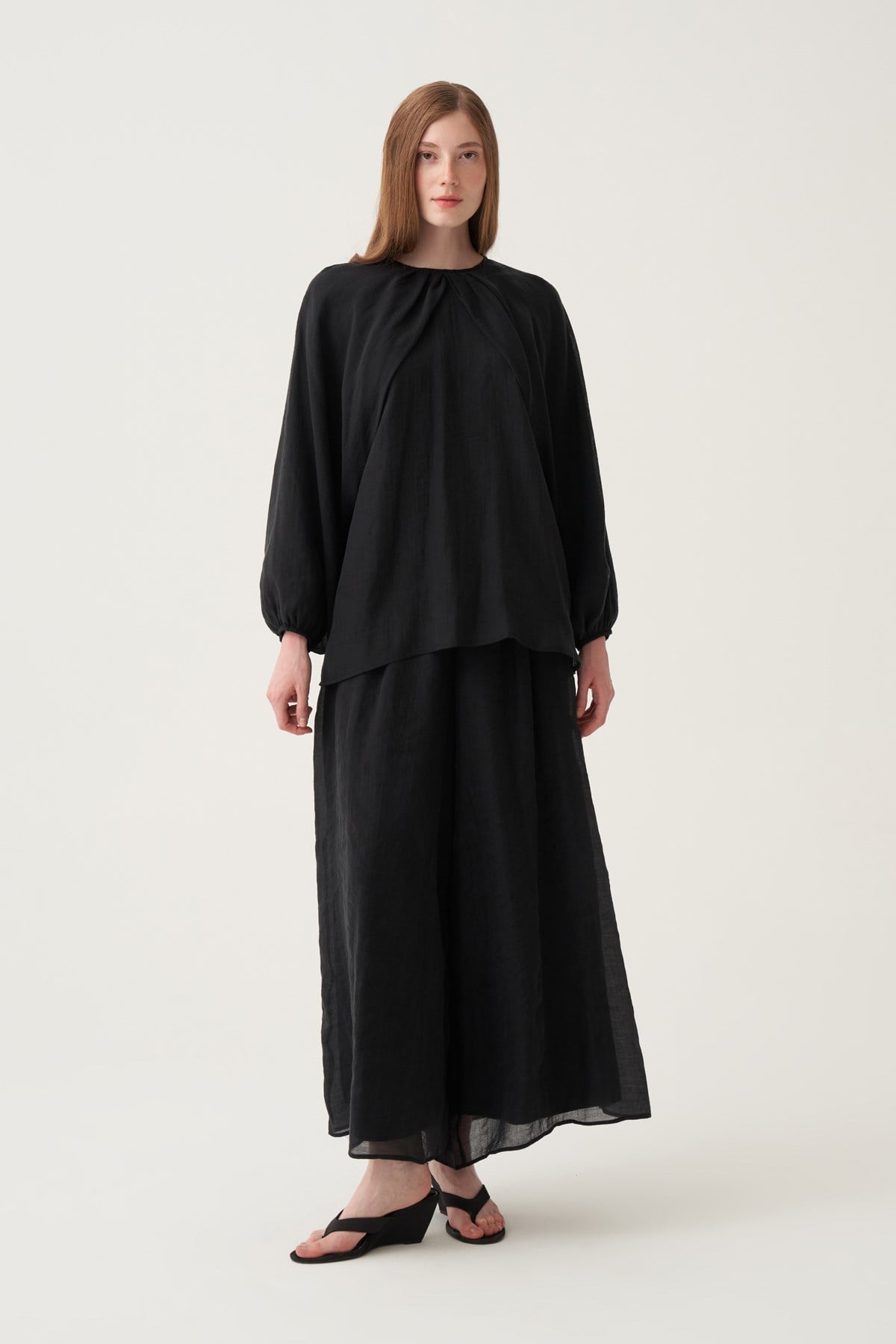 Siyah-Reglan Pelerin Detaylı Bluz