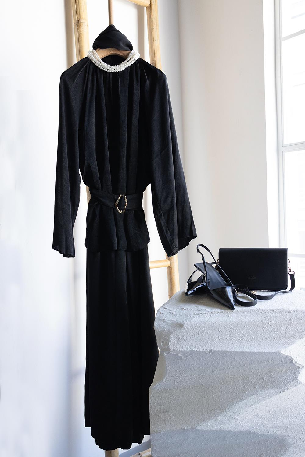 Black-Batwing Sleeve Drawstring Neck Suit with Trousers