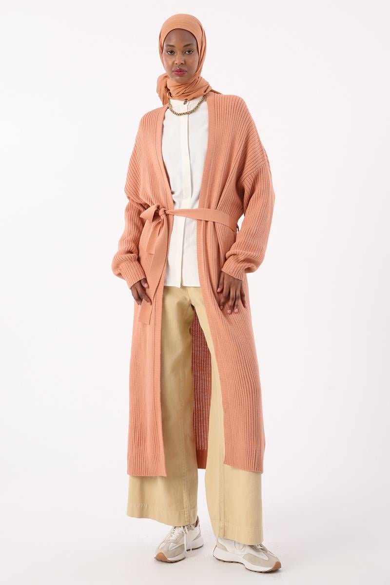 Cardigan long tricoté à ceinture côtelée orange doux