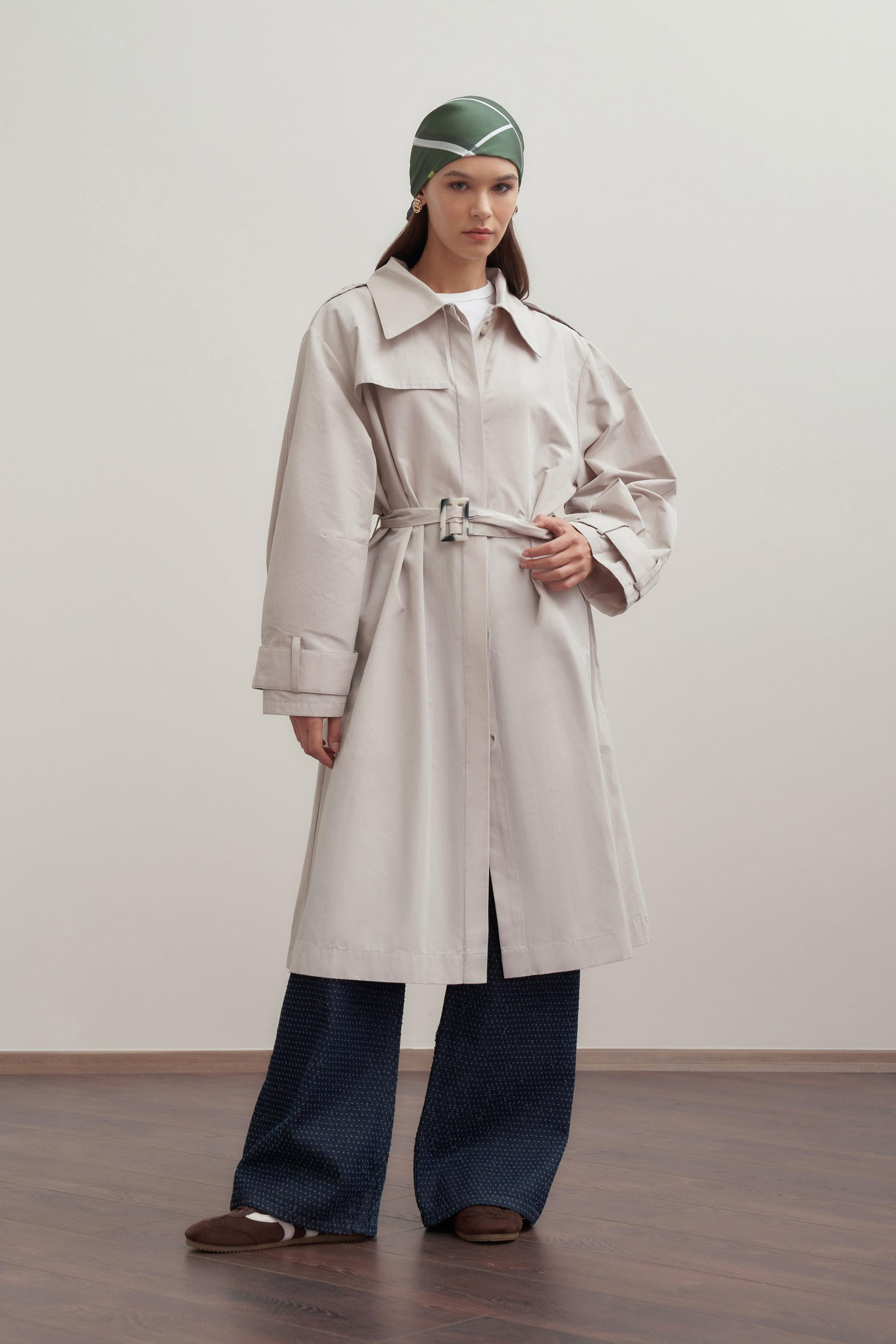 Stein-Epauletten an den Schultern