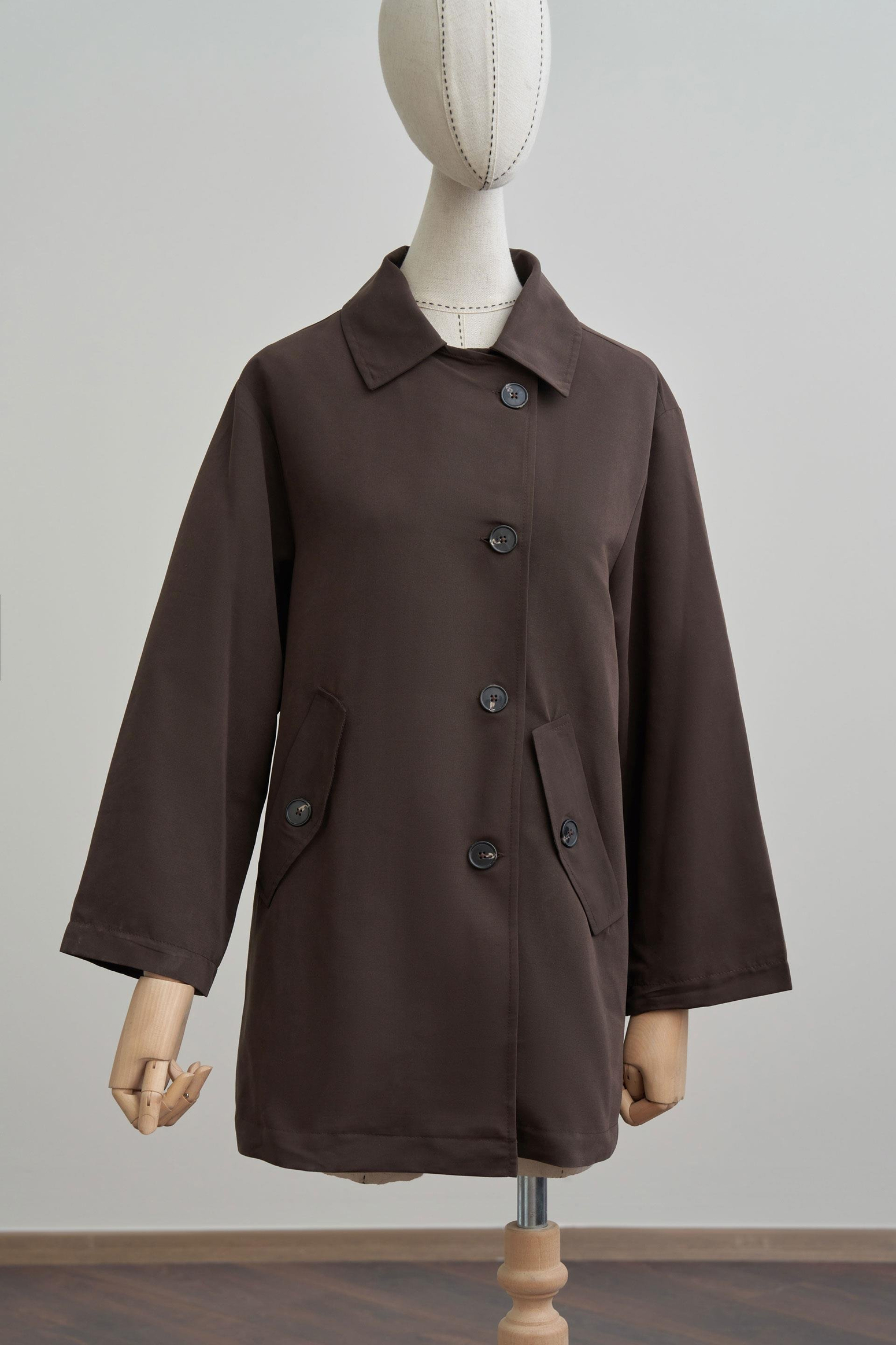 Acı Kahve-Asimetrik Düğmeli Arkası Pileli Trençkot