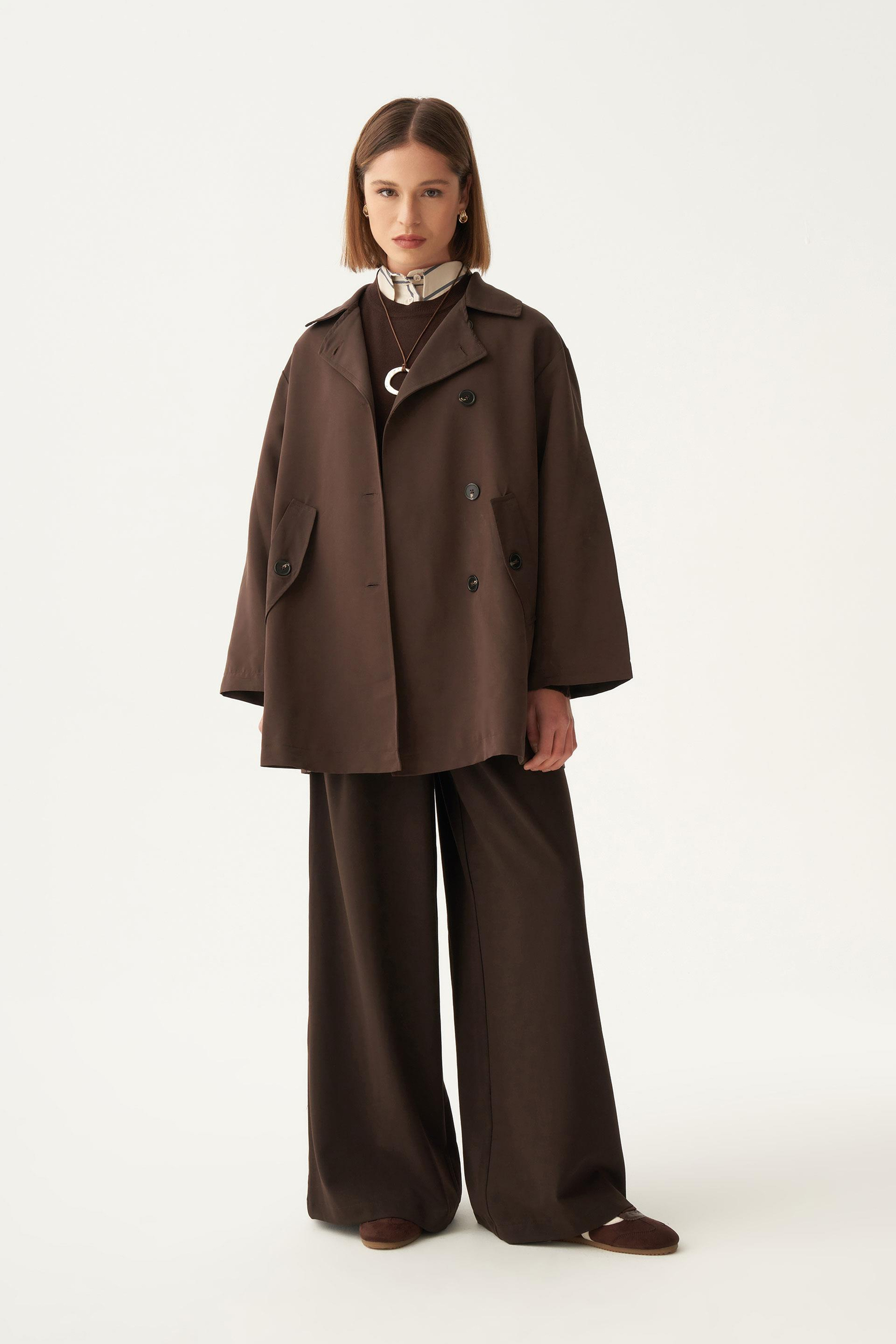 Acı Kahve-Asimetrik Düğmeli Arkası Pileli Trençkot