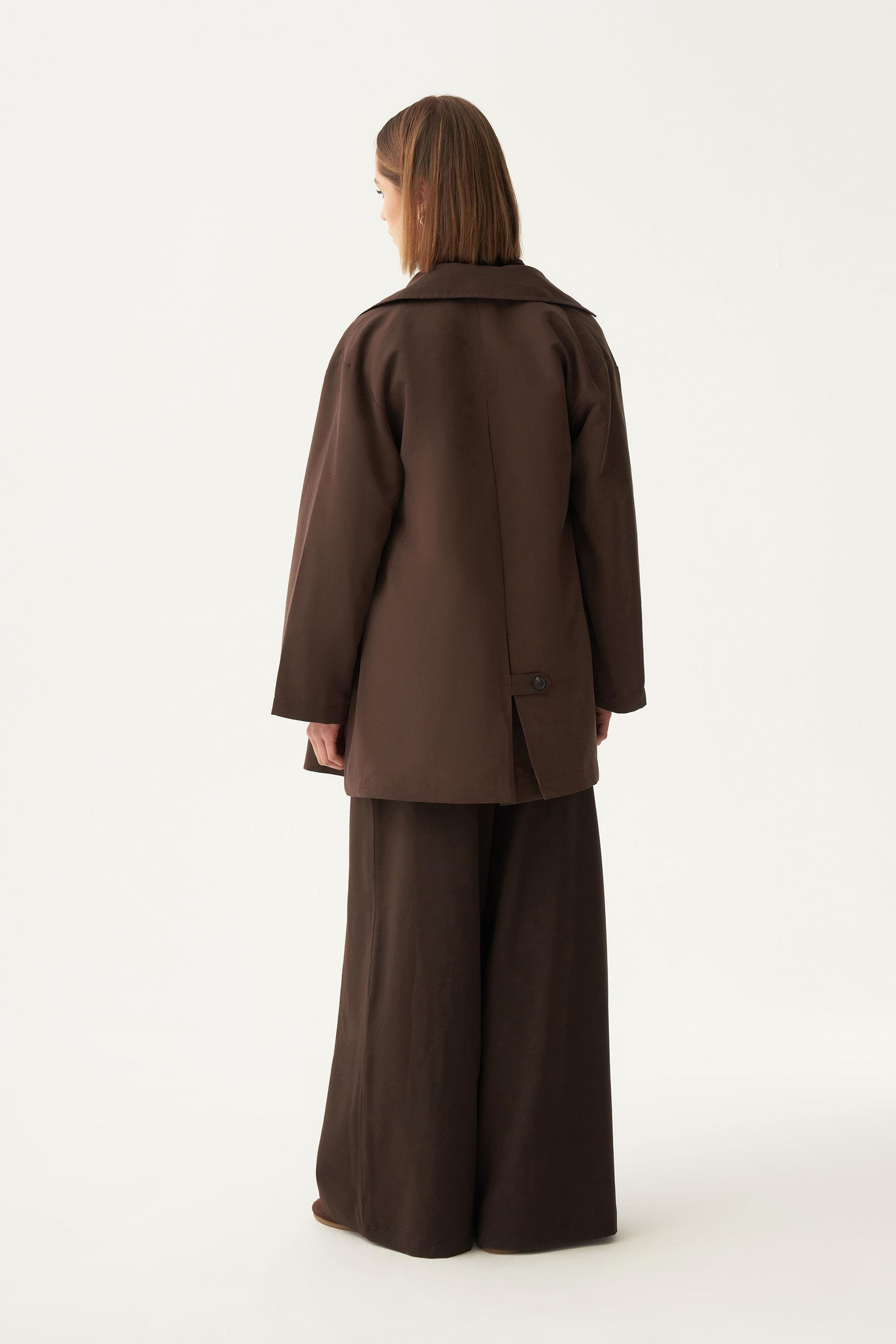 Acı Kahve-Asimetrik Düğmeli Arkası Pileli Trençkot