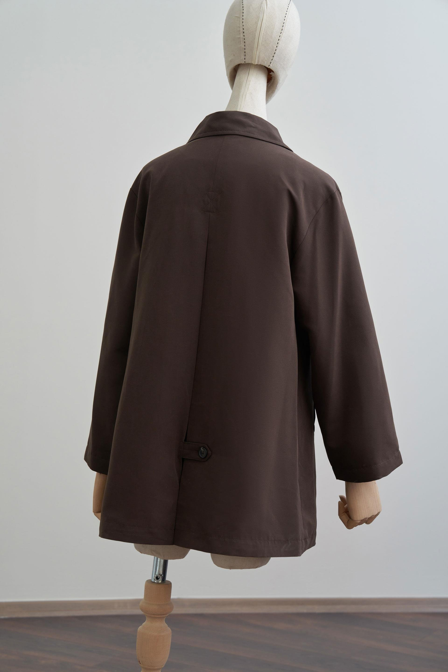 Acı Kahve-Asimetrik Düğmeli Arkası Pileli Trençkot