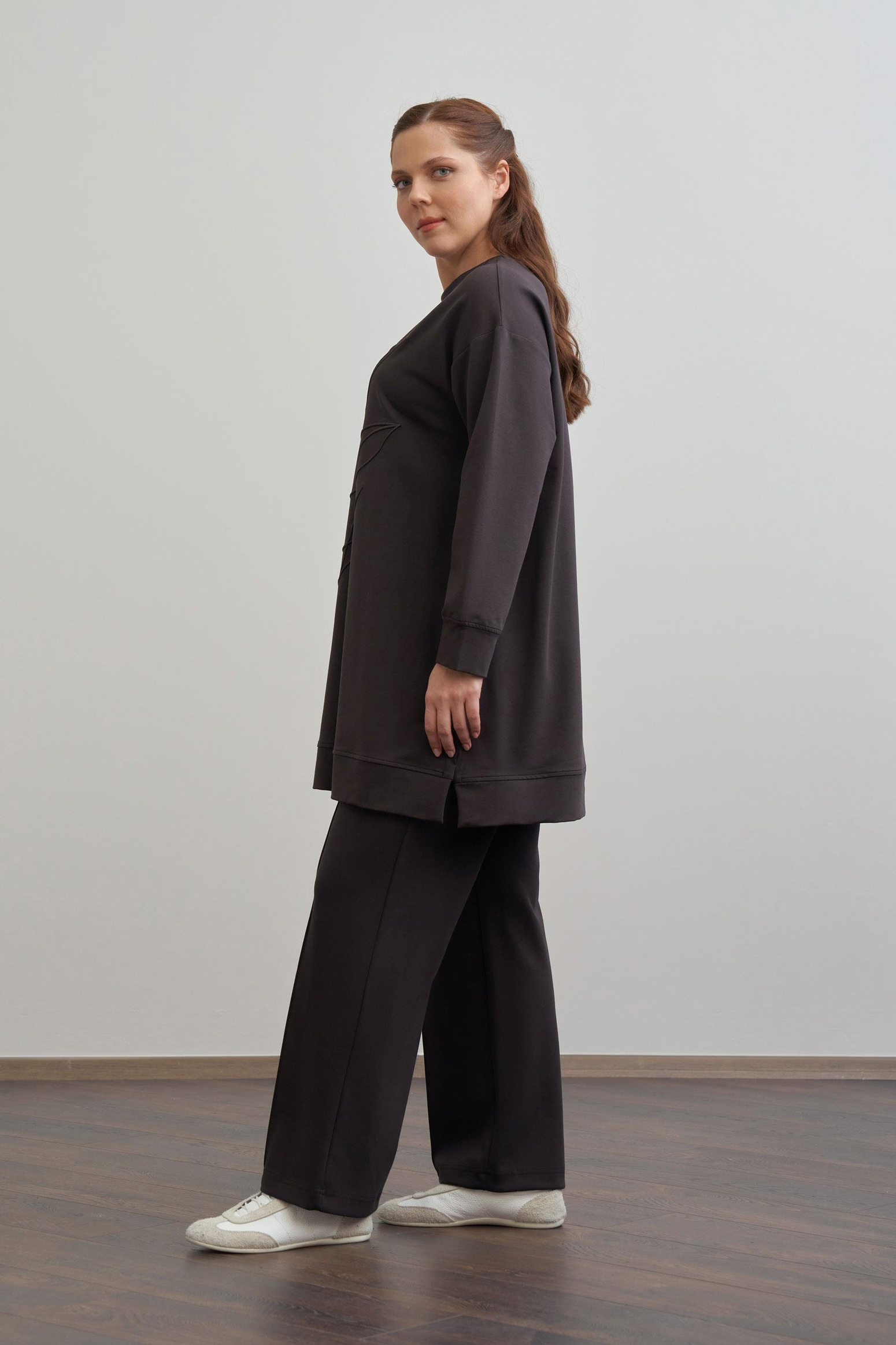 Acı Kahve-Yumuşak Dokulu Büyük Beden Nakışlı Sweatshirt