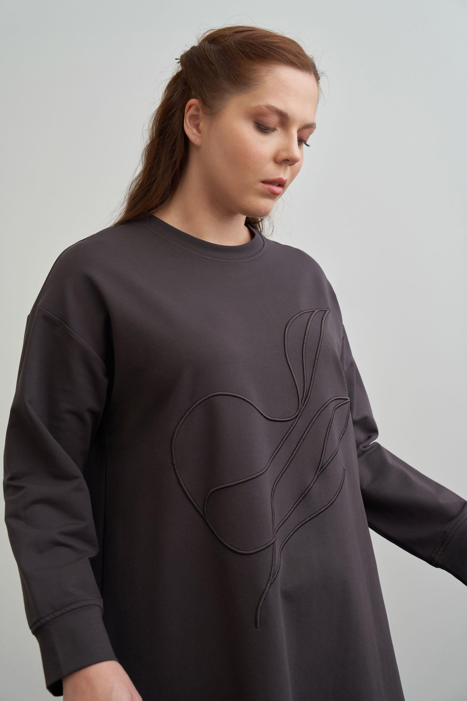 Acı Kahve-Yumuşak Dokulu Büyük Beden Nakışlı Sweatshirt