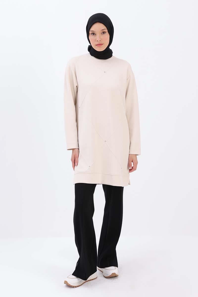 تونيك بتفاصيل عشبية هندسية باللون البيج الفاتح