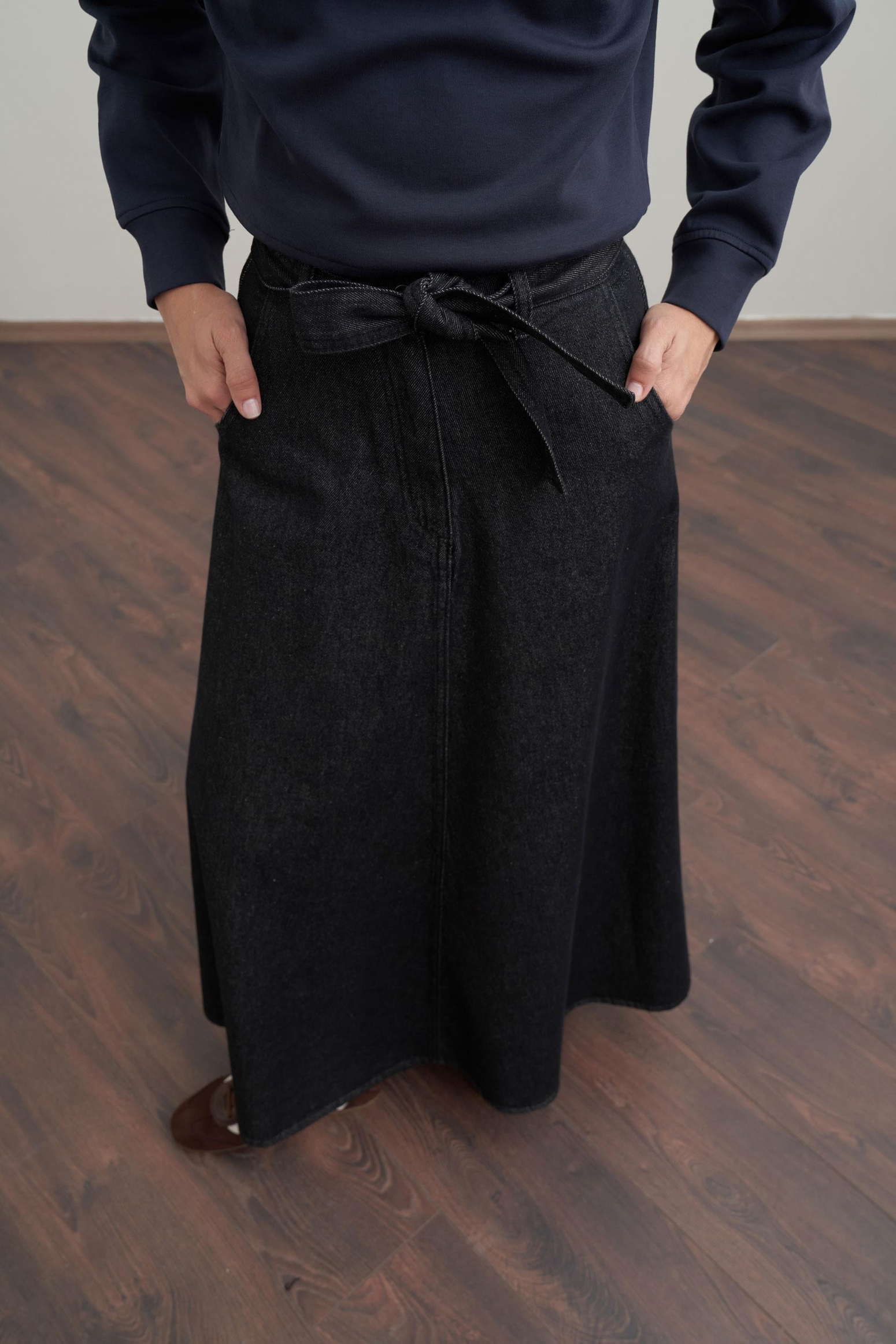 Anthracite-Belted Flared Denim Skirt
