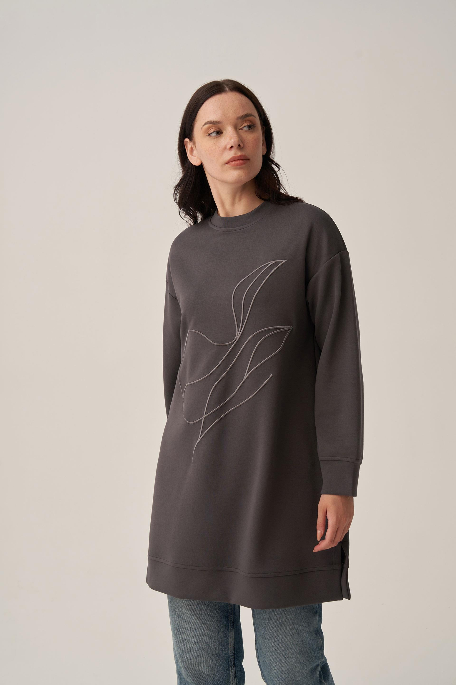 Antrasit-Yumuşak Dokulu Nakışlı  Sweatshirt