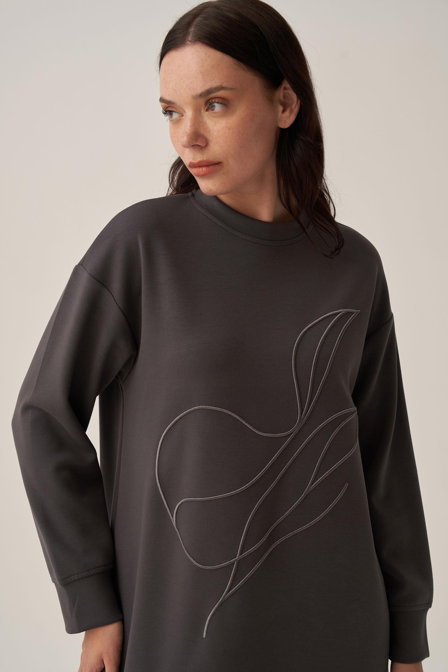 Antrasit-Yumuşak Dokulu Nakışlı  Sweatshirt