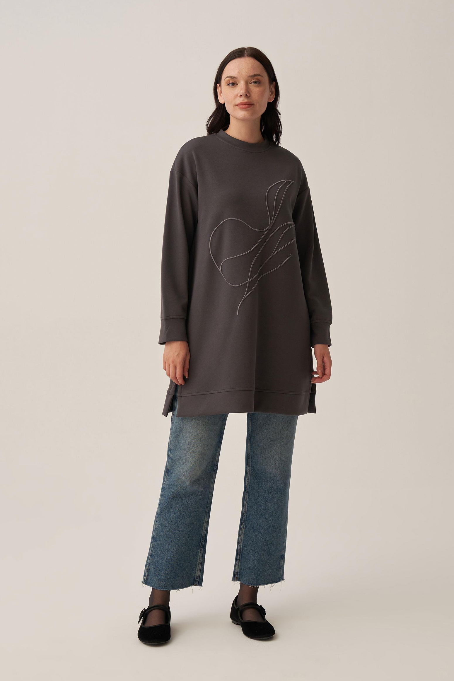 Antrasit-Yumuşak Dokulu Nakışlı  Sweatshirt