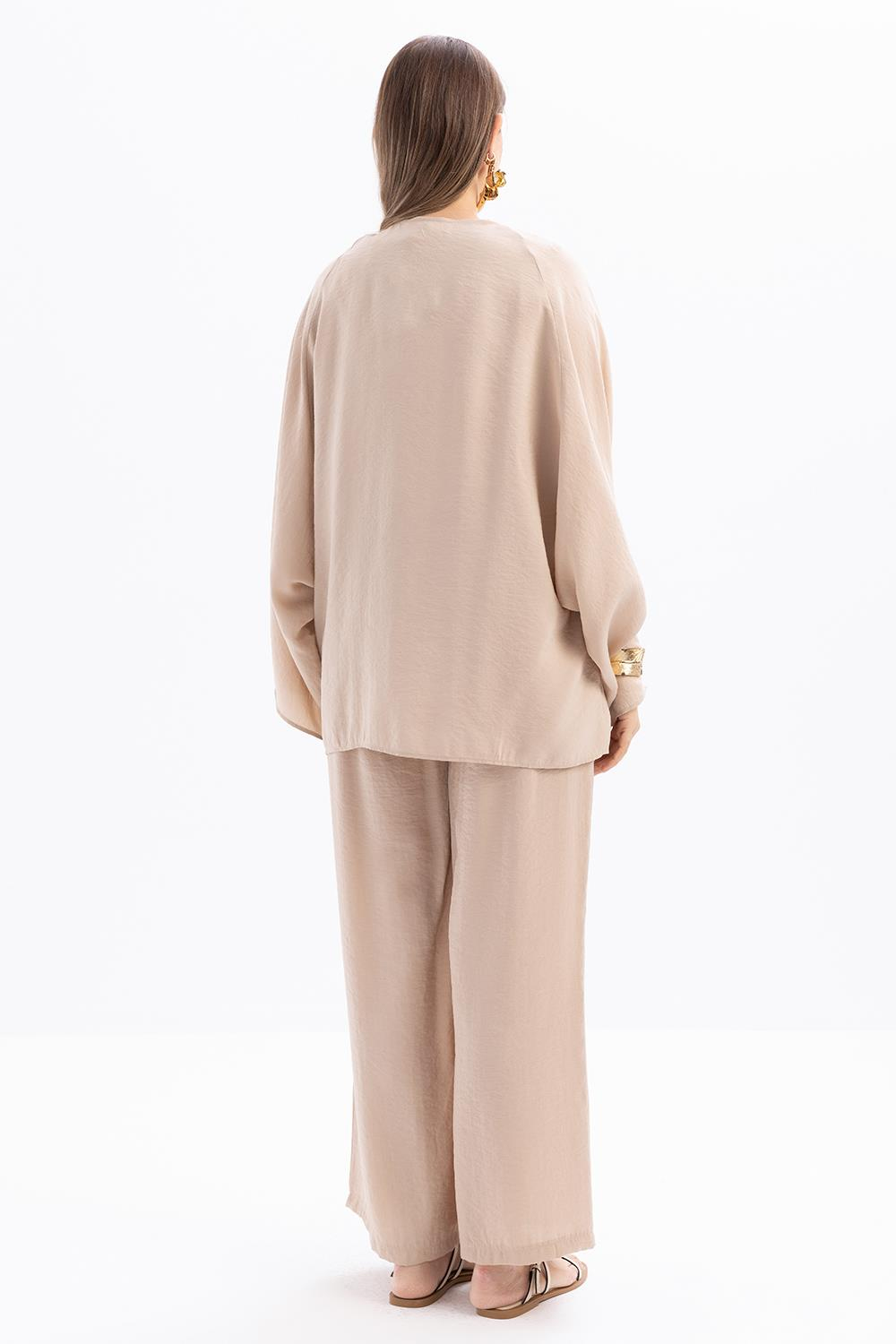 Beige-Kimono mit Bindegürtel