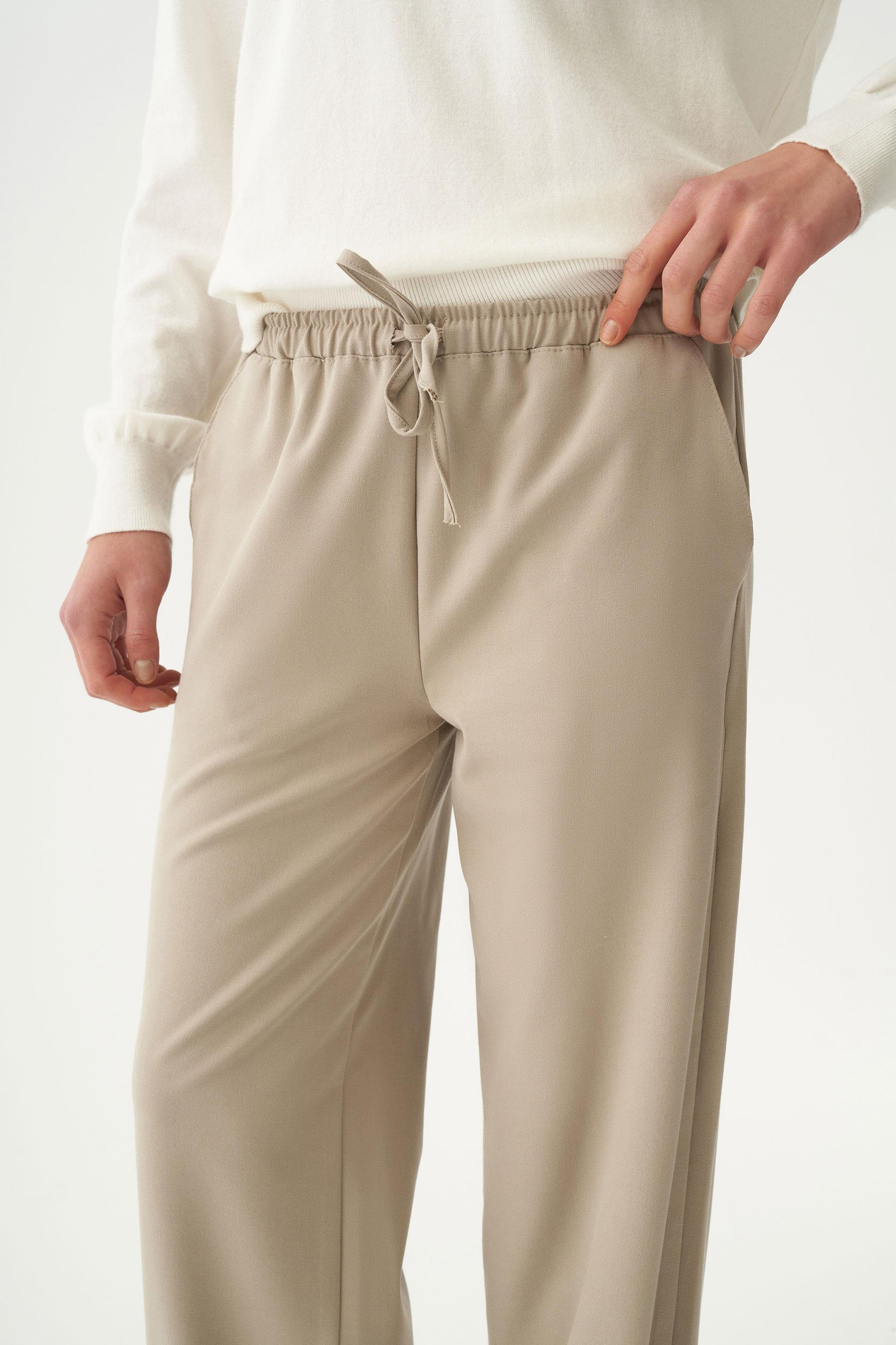 Bej-Beli Lastikli Rahat Kalıp Polyviscon Pantolon