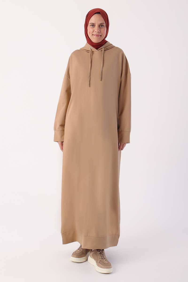 Robe tricotée basique à capuche beige grande taille