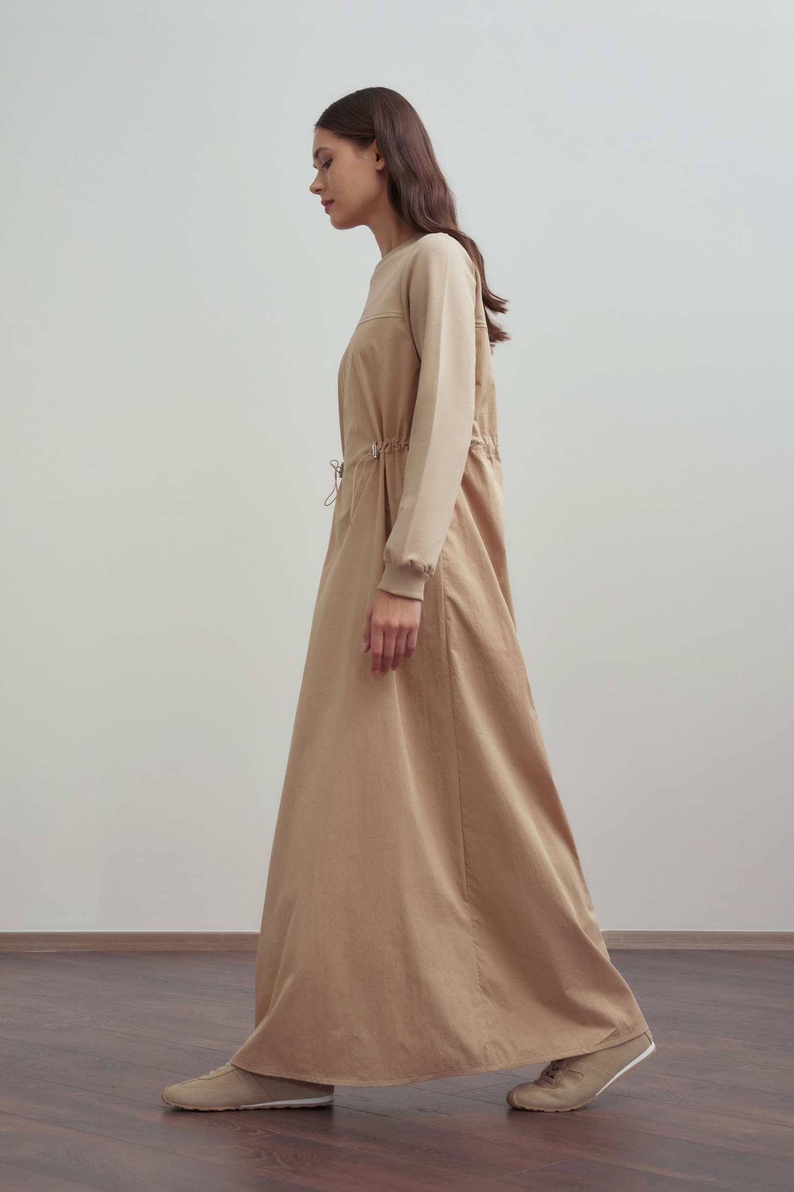 Bej-Lastikli Bel Ayarlı Elbise